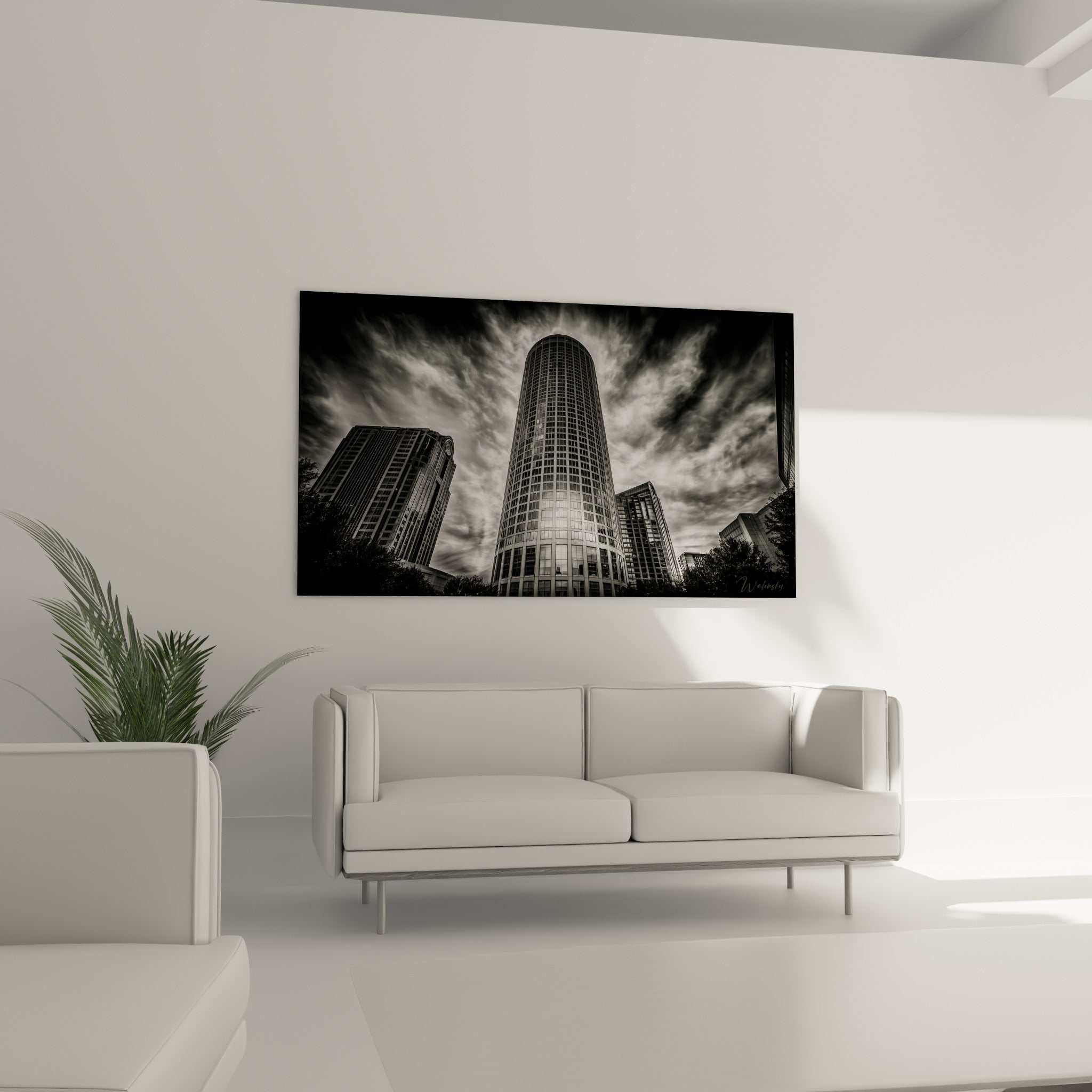 Immeuble anthracite et ciel blanc tourmenté, photographie architecturale au-dessus d'un canapé dans un salon lumineux