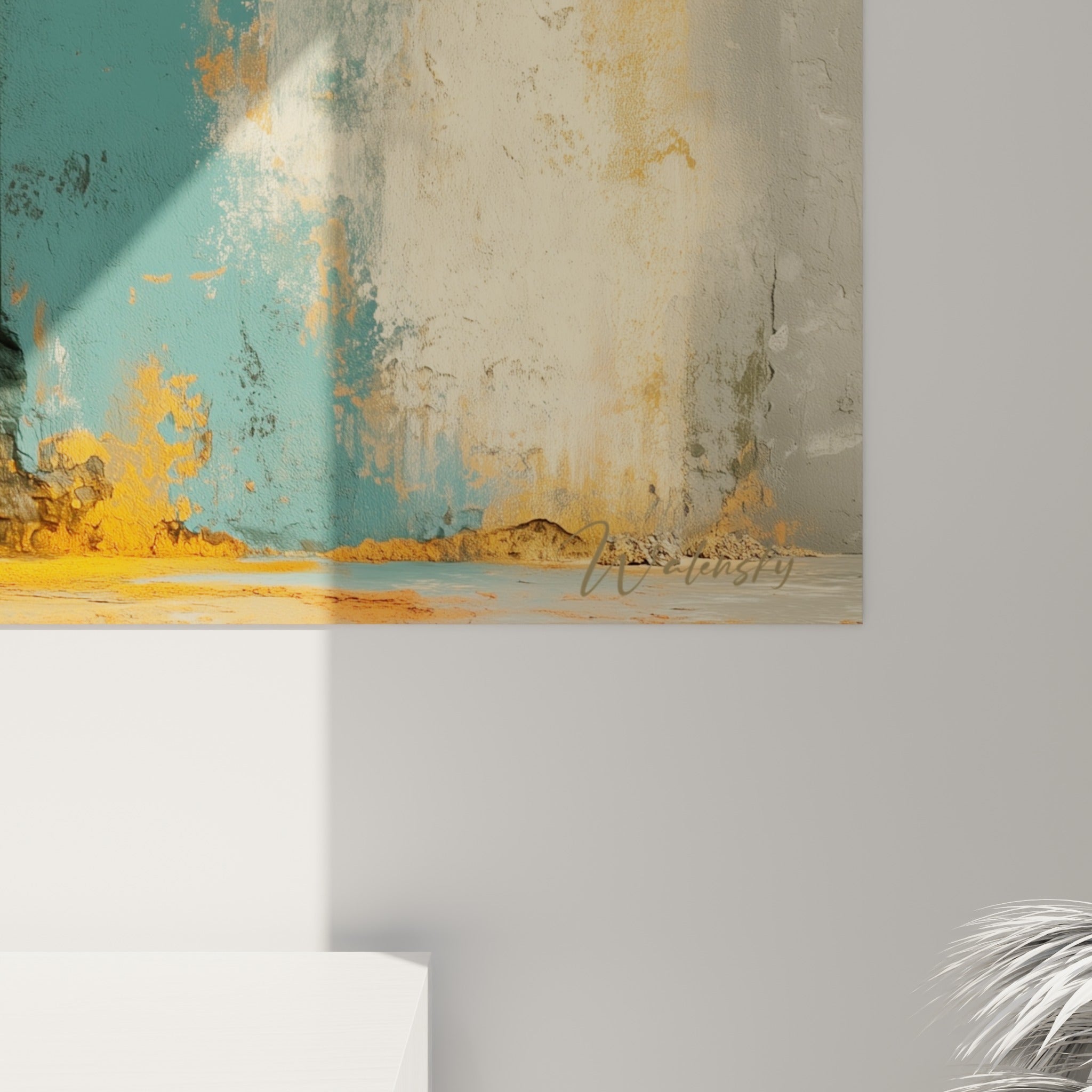 Empâtements texturés révélant coulures orange et bleu sarcelle sur fond gris minéral craquelé