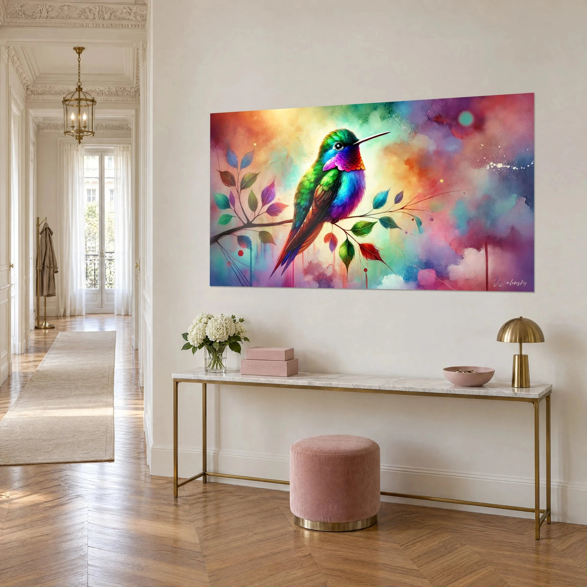 Gemälde Kolibri mit magentafarbener Kehle und kobaltblauer Brust vor orangefarbenem Hintergrund, im Dreiviertelprofil, in einer Haussmann-Wohnung