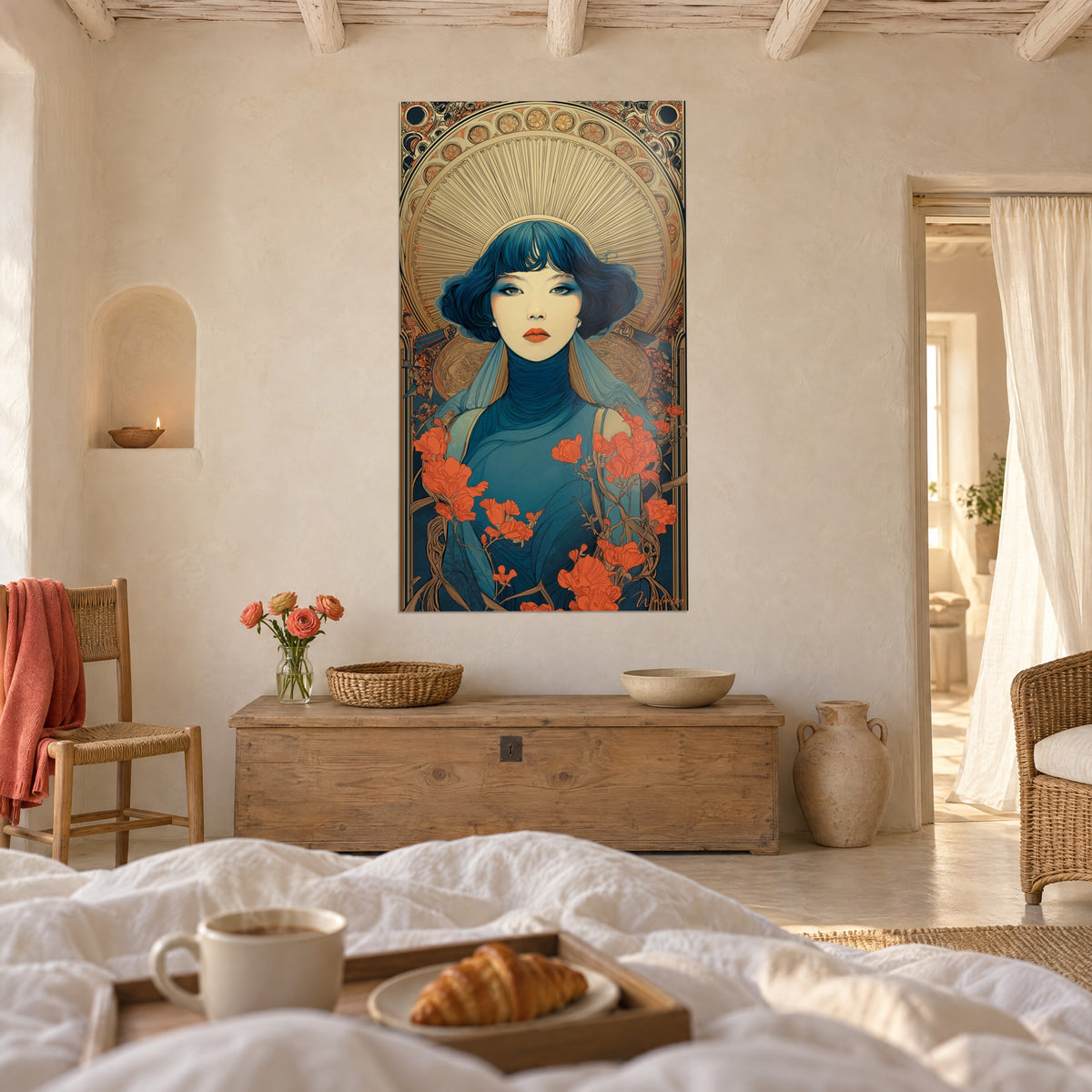 Cuadro de una musa Art Nouveau con labios coral y cuello alto azul petróleo, rodeada de amapolas, sobre una cama en un dormitorio luminoso