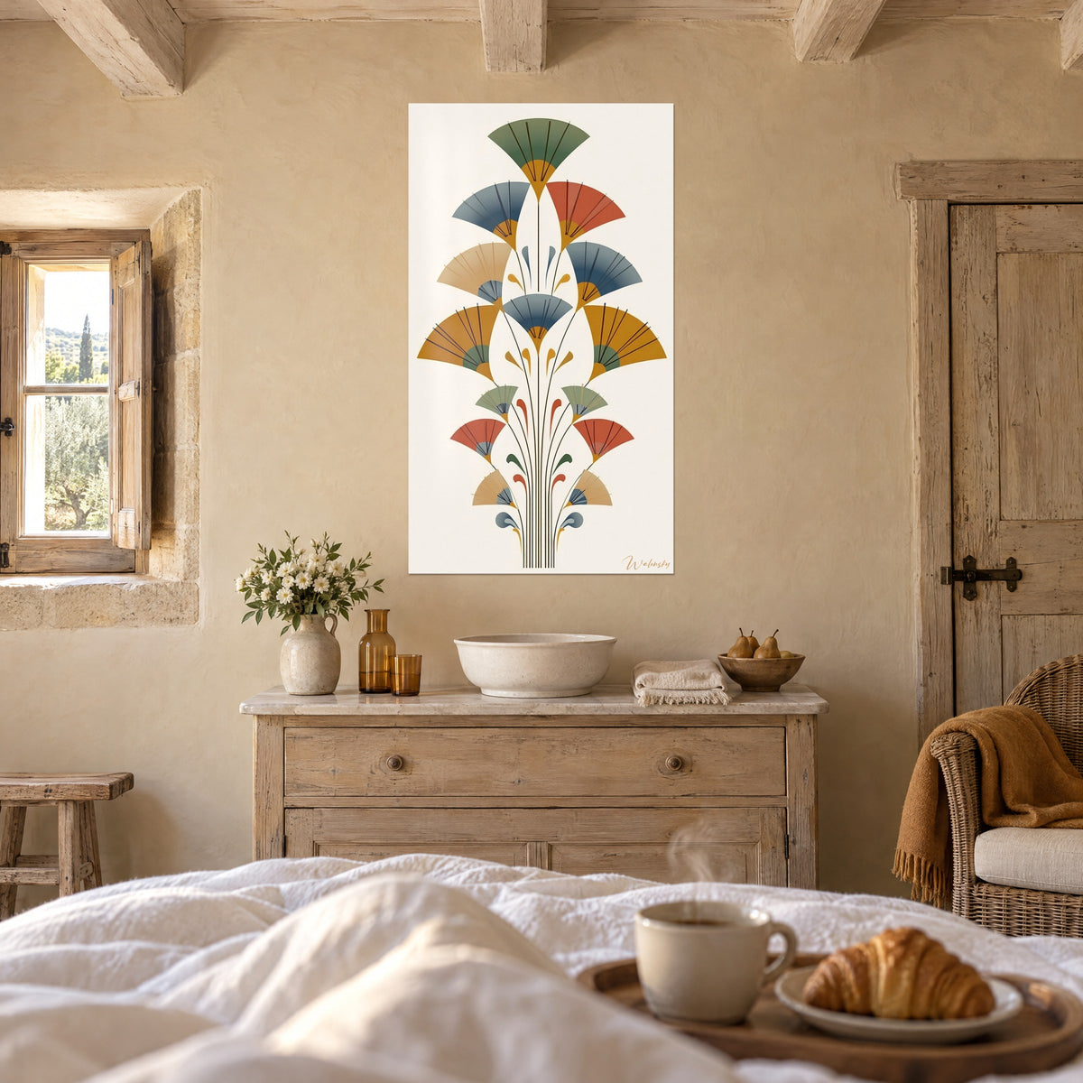 Quadro di fascio di ventagli geometrici in ocra, rosso mattone e salvia, pareti in pietra, sopra un letto in una camera luminosa