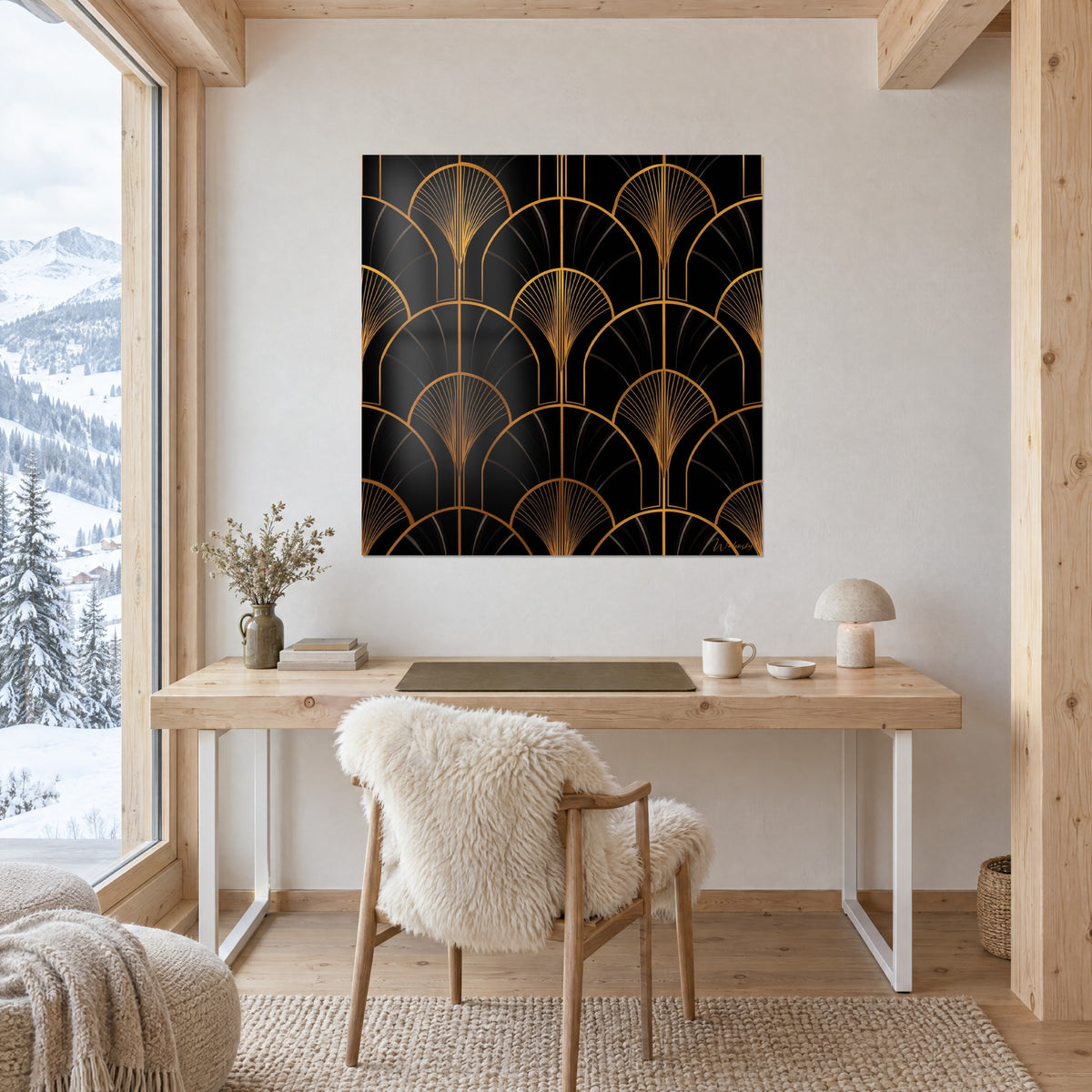 Cuadro con decoración geométrica dorada al estilo años locos, fondo negro, encima de un escritorio de madera clara con lámpara de seta