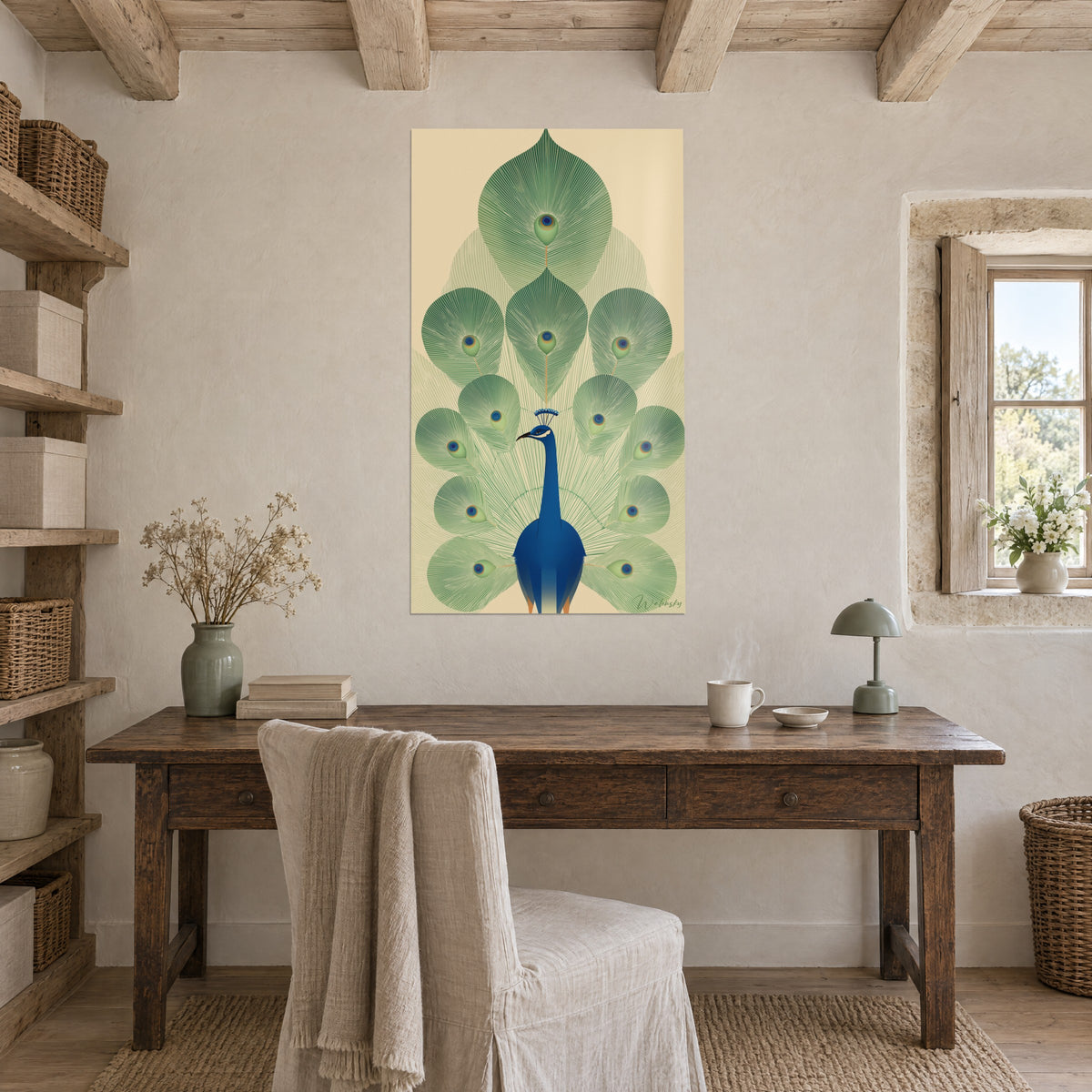 Πίνακας Art Deco με παγώνι σε προφίλ, μπλε υπερσείδερο λαιμό, λεπτές ανοιχτοπράσινες ραβδώσεις, μπεζ σοβαδισμένος τοίχος γραφείου