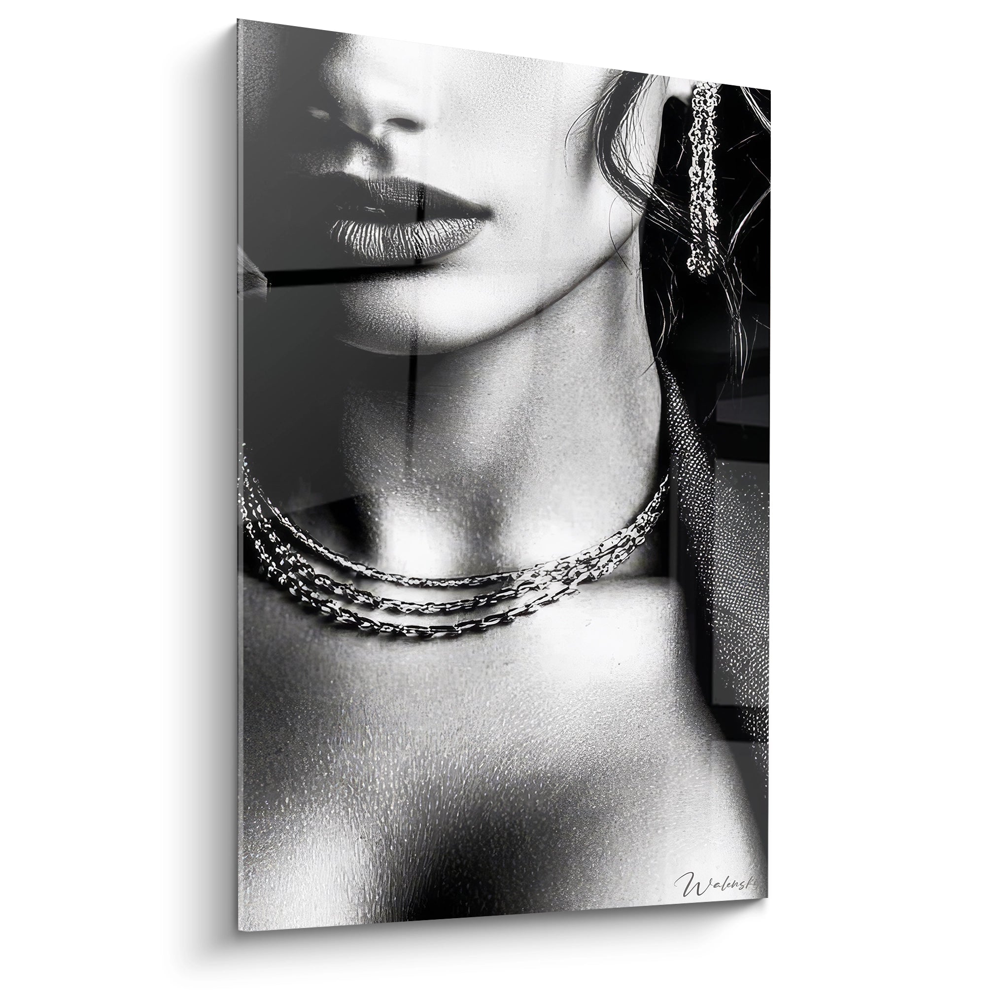 Tableau art mural femme élégante en noir et blanc avec des bijoux scintillants