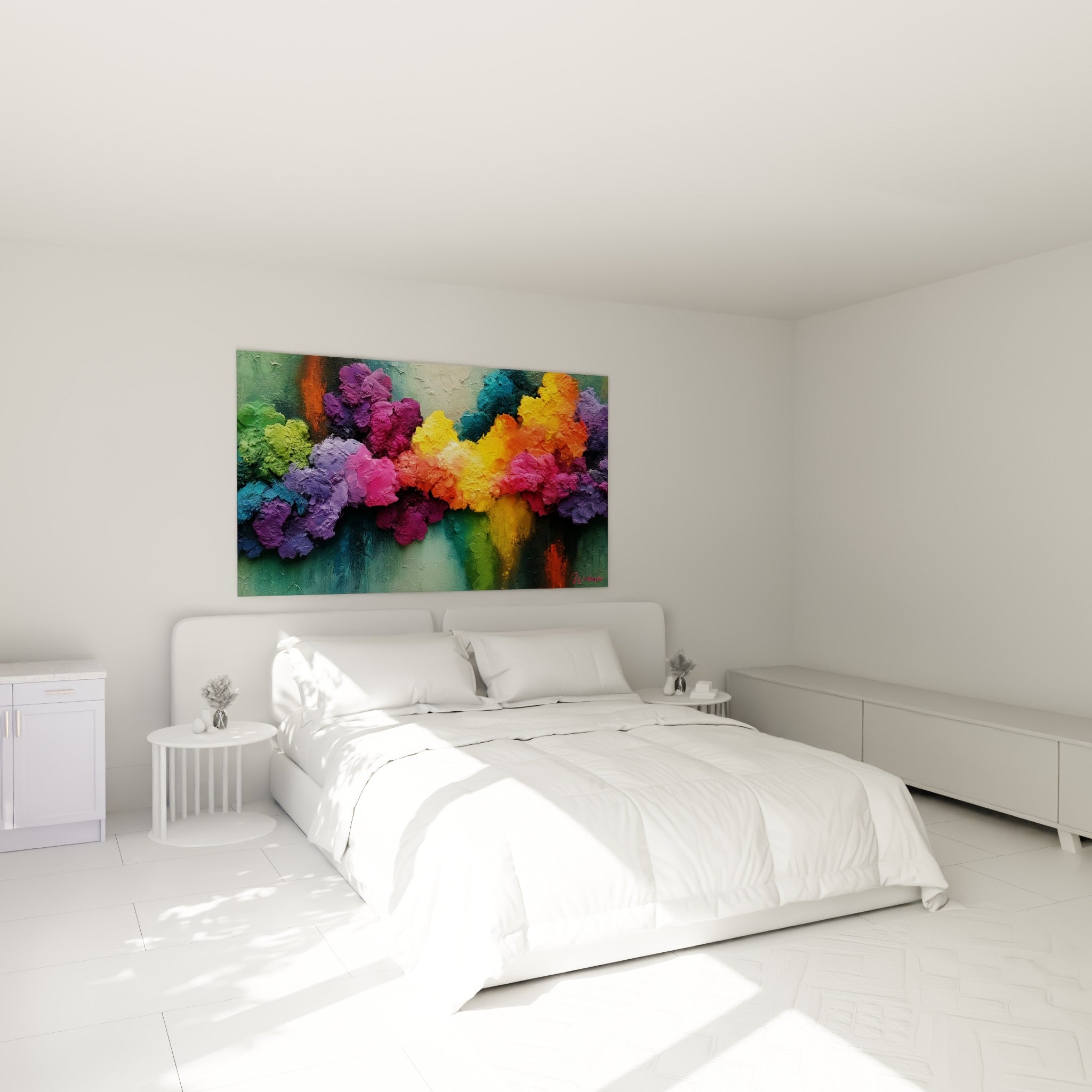 Bouquet abstrait pourpre et orangé texturé du tableau artistique, au-dessus d'un lit dans une chambre claire