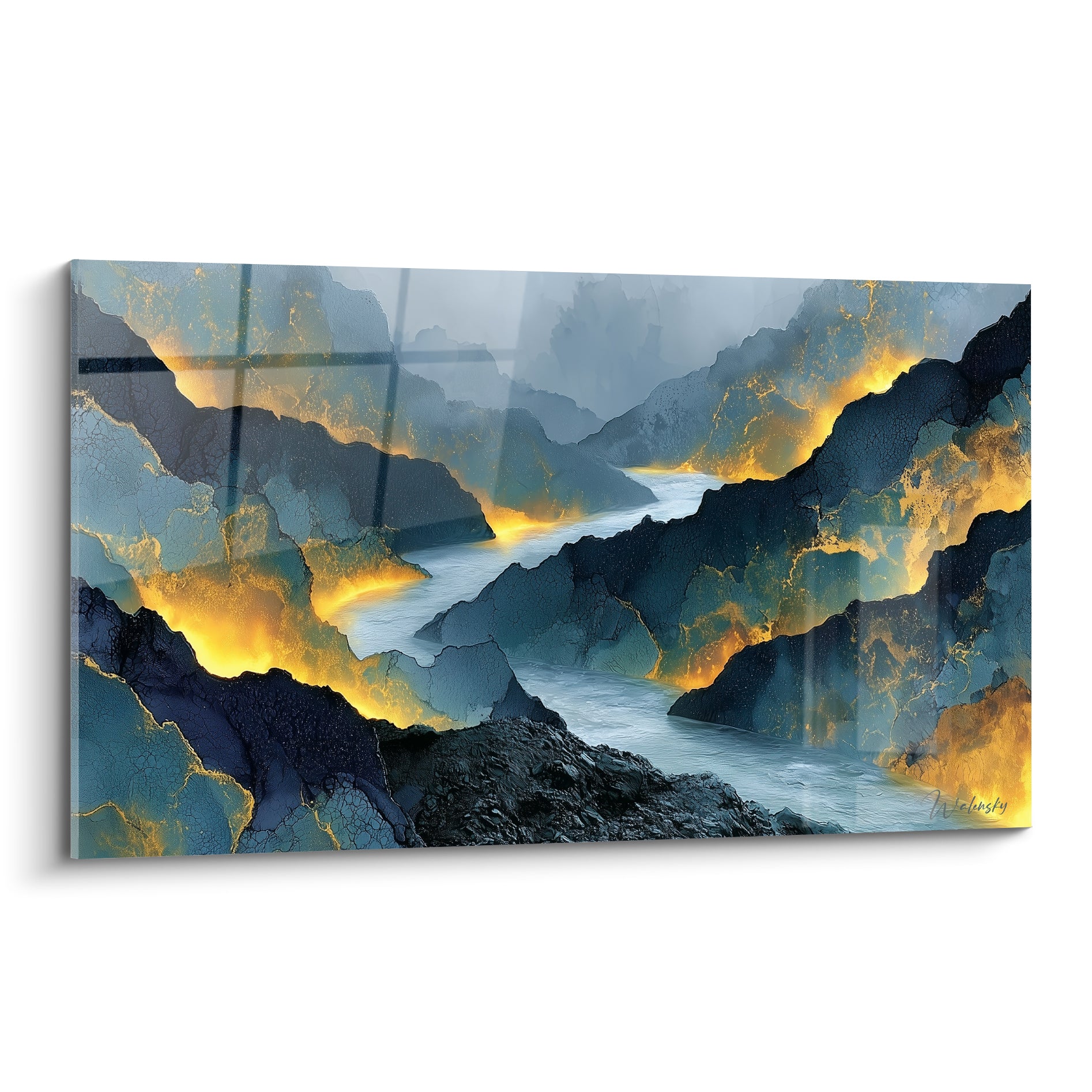 Canyon abstrait aux parois bleu anthracite et failles dorées traversé par une rivière argentée