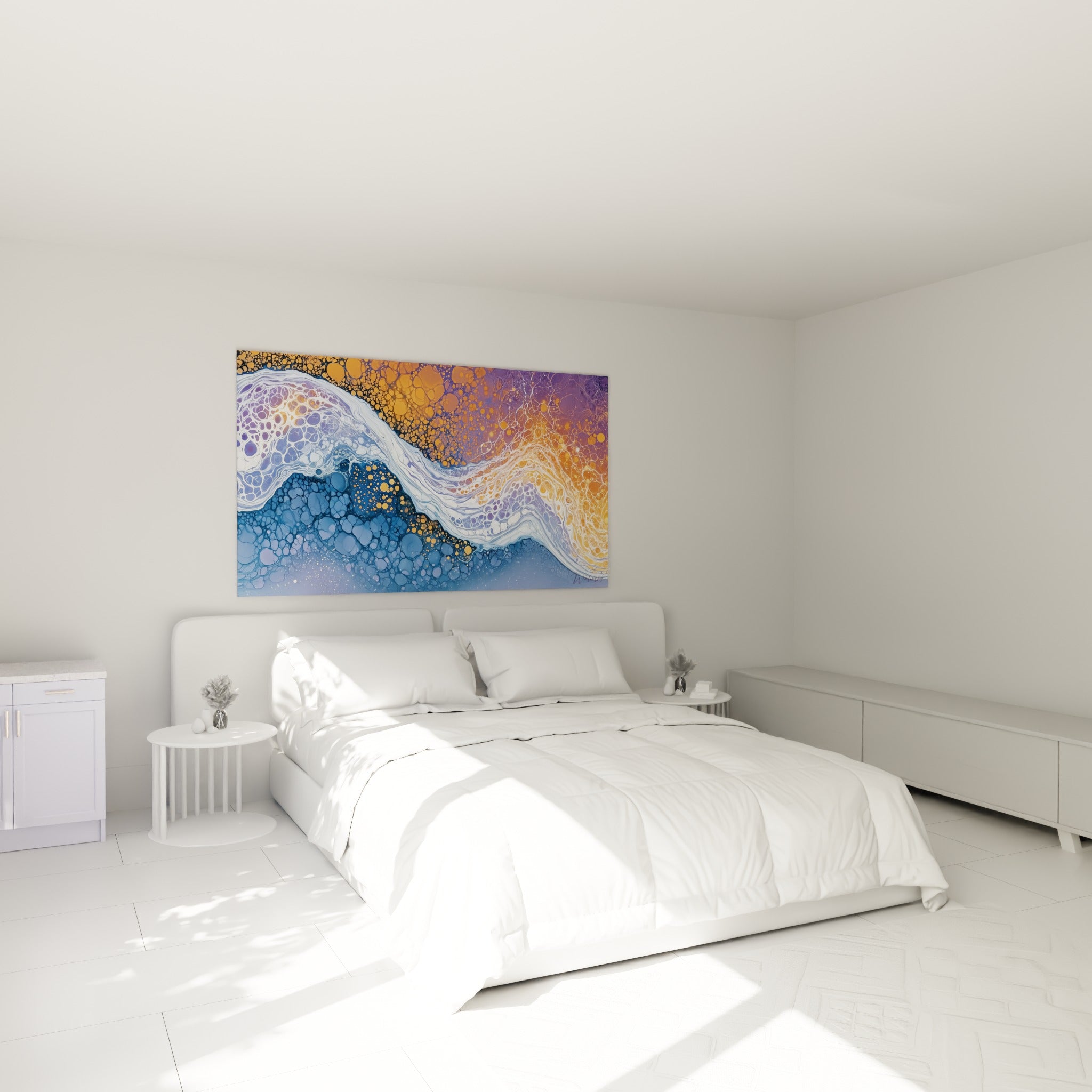 Cellules bleu pastel et dorées composent ce tableau accroché au-dessus d'un lit dans une chambre claire