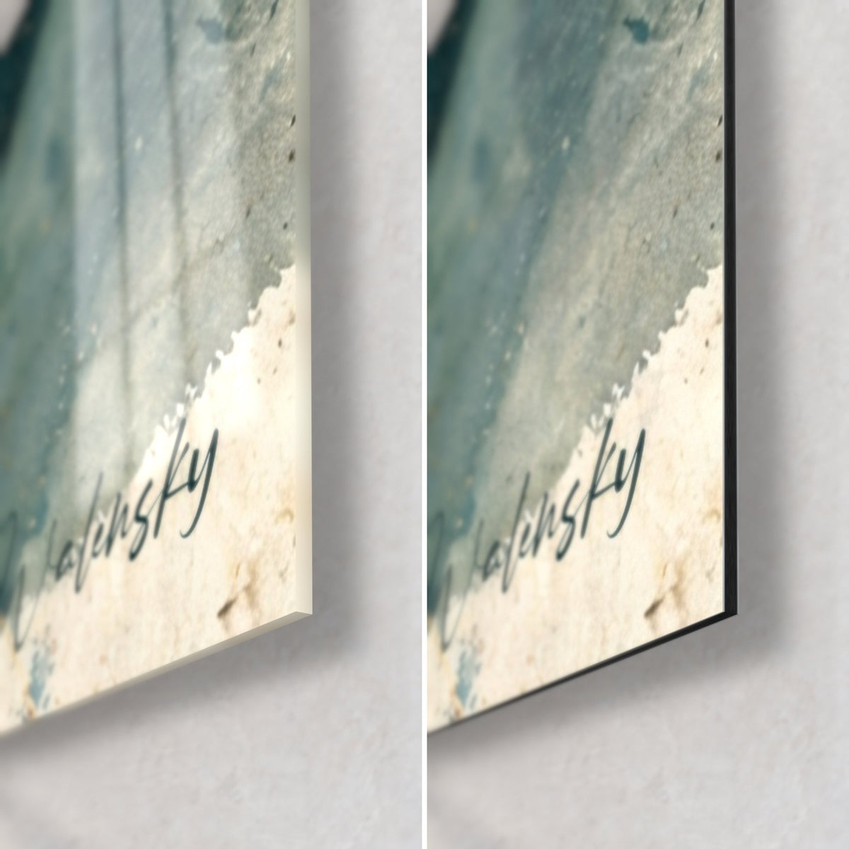Tableau racine dorée sur lavis sarcelle et crème, coin bas droit : verre acrylique brillant à gauche, Dibond mat noir à droite