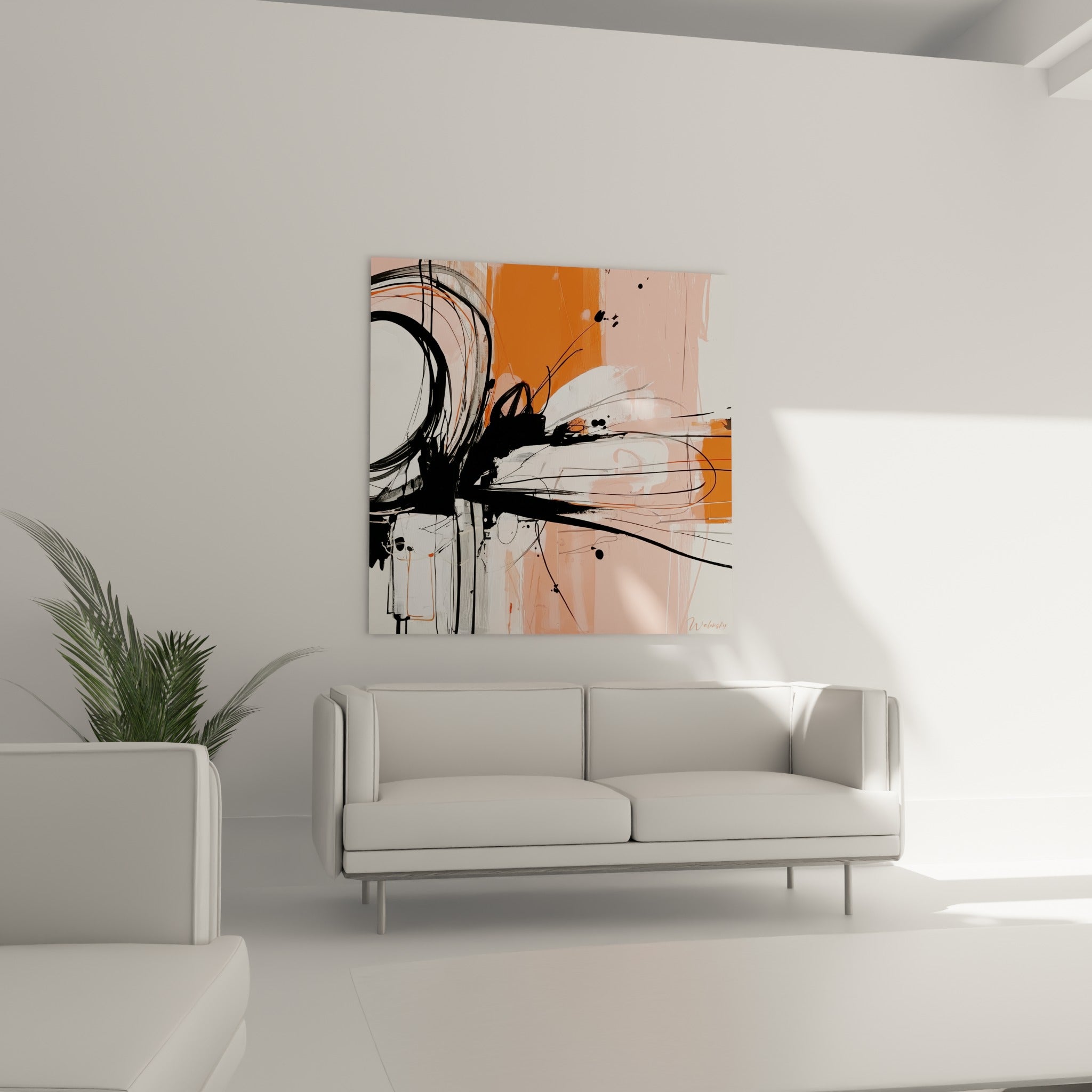 Gestuelle noire expressive sur fond orangé, tableau artistique abstrait au-dessus d'un canapé dans un salon lumineux