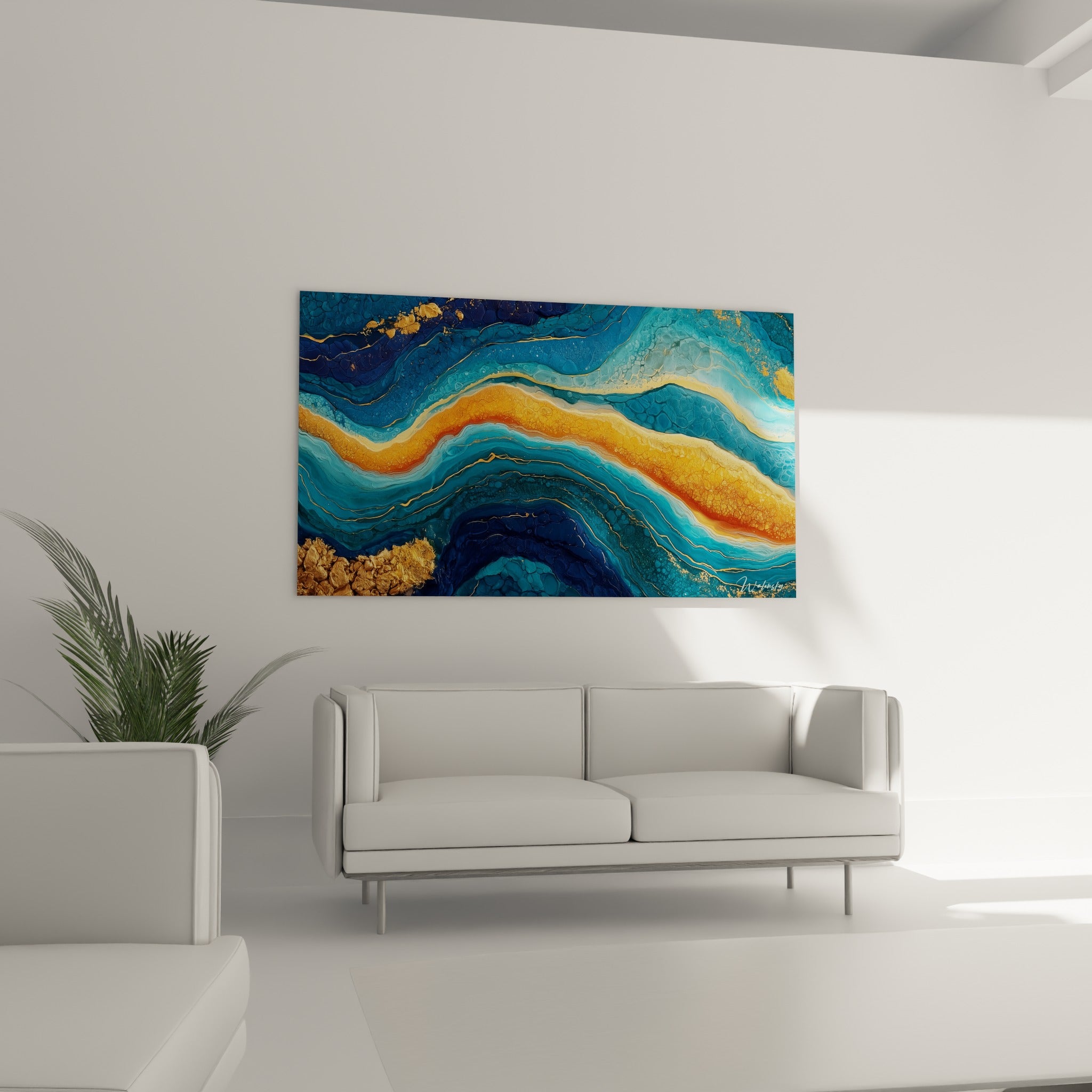 Coulées ocre et bleu profond de cette toile abstraite disposées au-dessus d'un canapé dans un salon lumineux