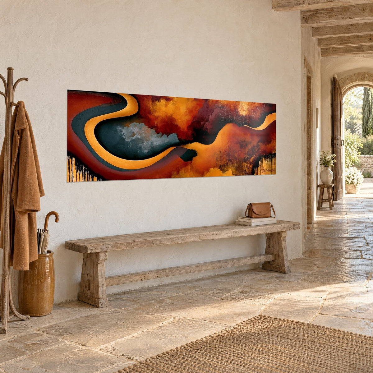 Tableau méandre doré serpentant sur fond rouge brique et gris anthracite, mur crépi, banc en bois, maison de campagne en pierre