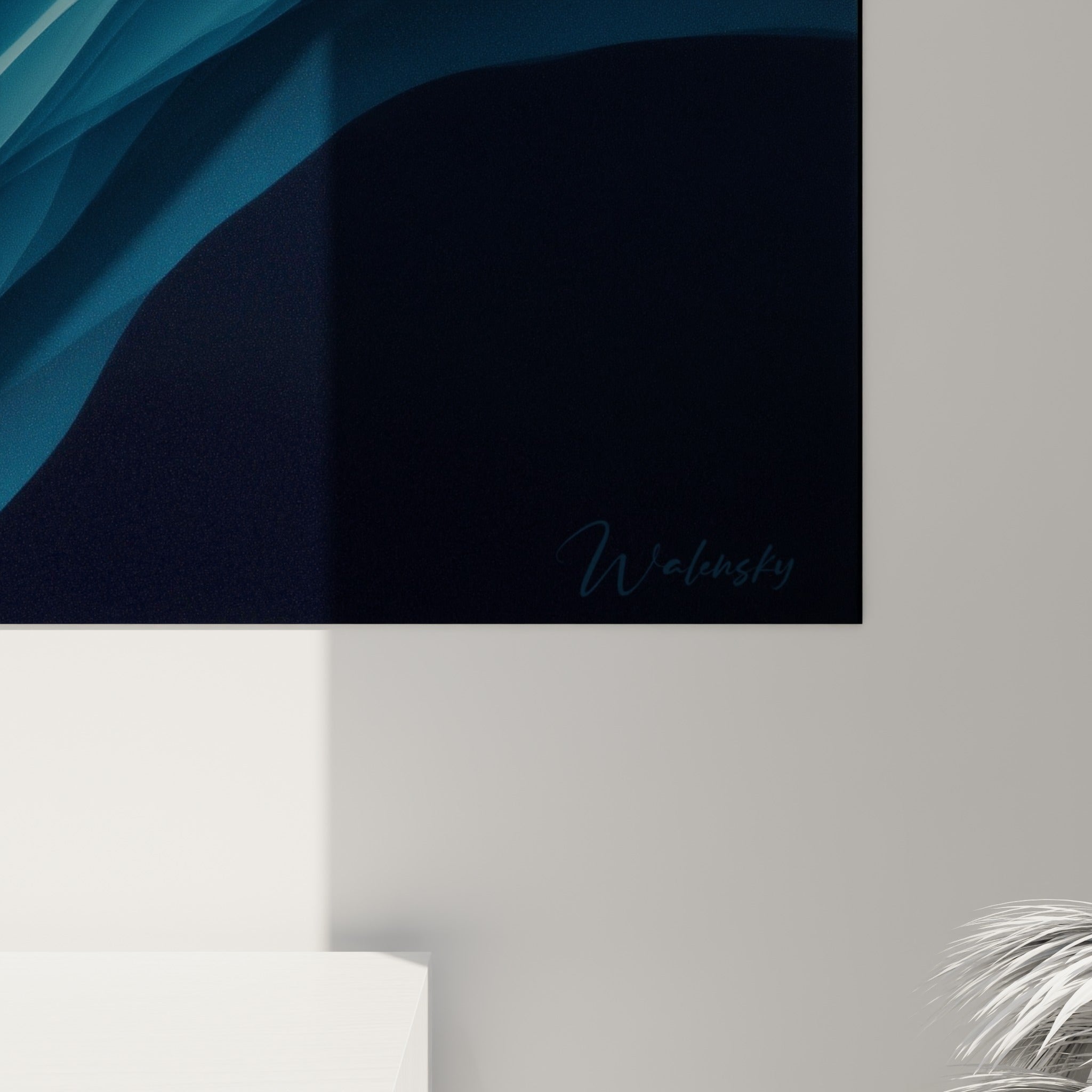 Détail des couches ondulantes bleu marine et blanc cassé révélant le grain de l'impression
