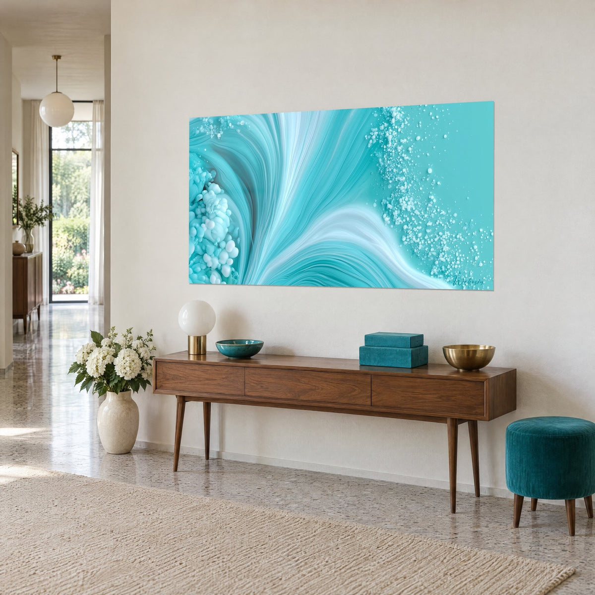 Tableau tourbillon d'eau aigue-marine, volutes laiteuses et grappes de bulles à gauche, au-dessus d'une console en bois