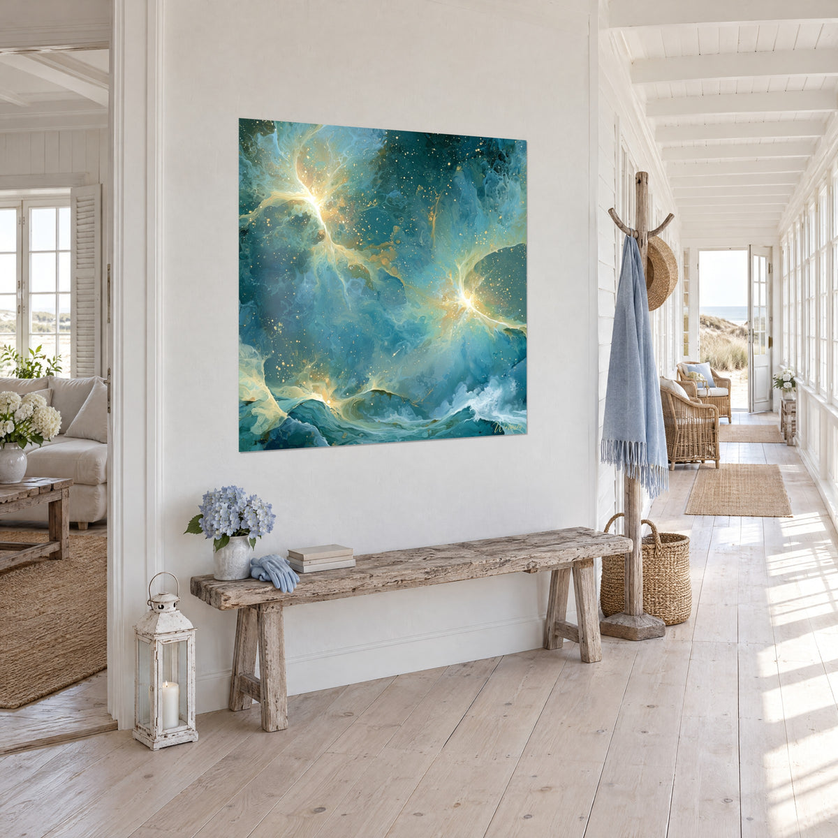 Gemälde abstrakter Kosmos in Entenblau und Gold, goldene Funken, am Ende eines Flurs in einem Haus am Meer