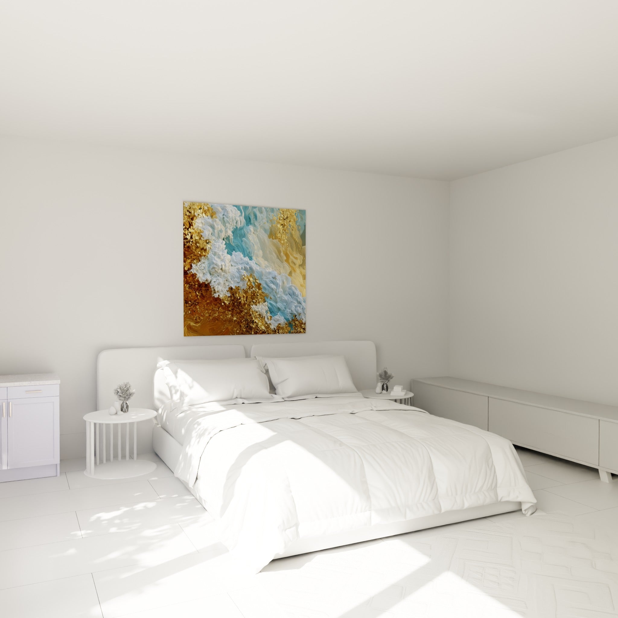 Tourbillon doré et blanc crème d'une œuvre abstraite au-dessus d'un lit dans une chambre claire