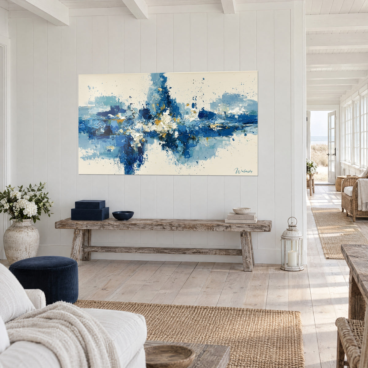 Tableau abstrait aux empâtements ivoire et indigo sur fond crème, vu de trois-quarts au-dessus d'une console en bois brut