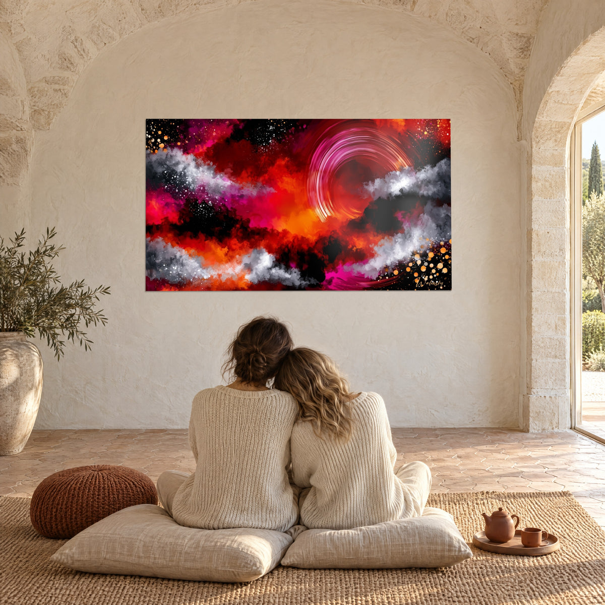 Gemälde leuchtende rosa Spirale in einer roten und schwarzen Glut, Paar von hinten auf Kissen, große gewölbte Wand