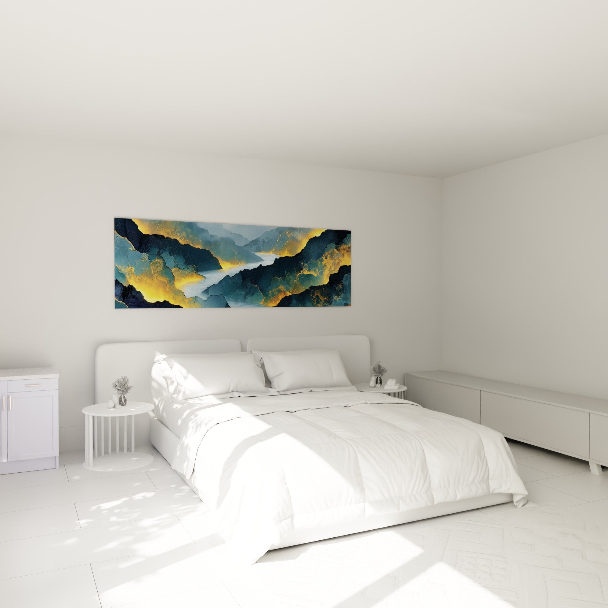 Falaises dorées et bleu marine encadrant une rivière lumineuse, au-dessus d'un lit dans une chambre claire