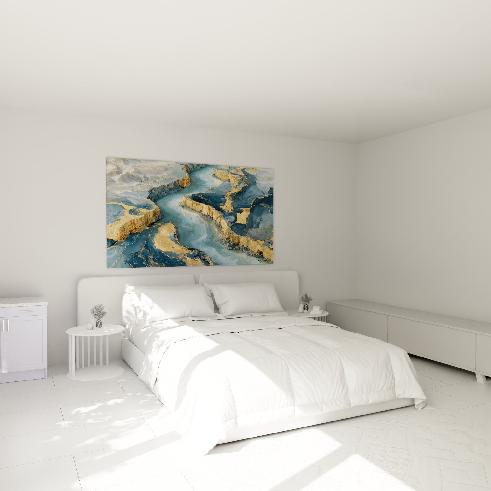 Falaises dorées et bleu pastel d'un canyon abstrait, accrochées au-dessus d'un lit dans une chambre claire