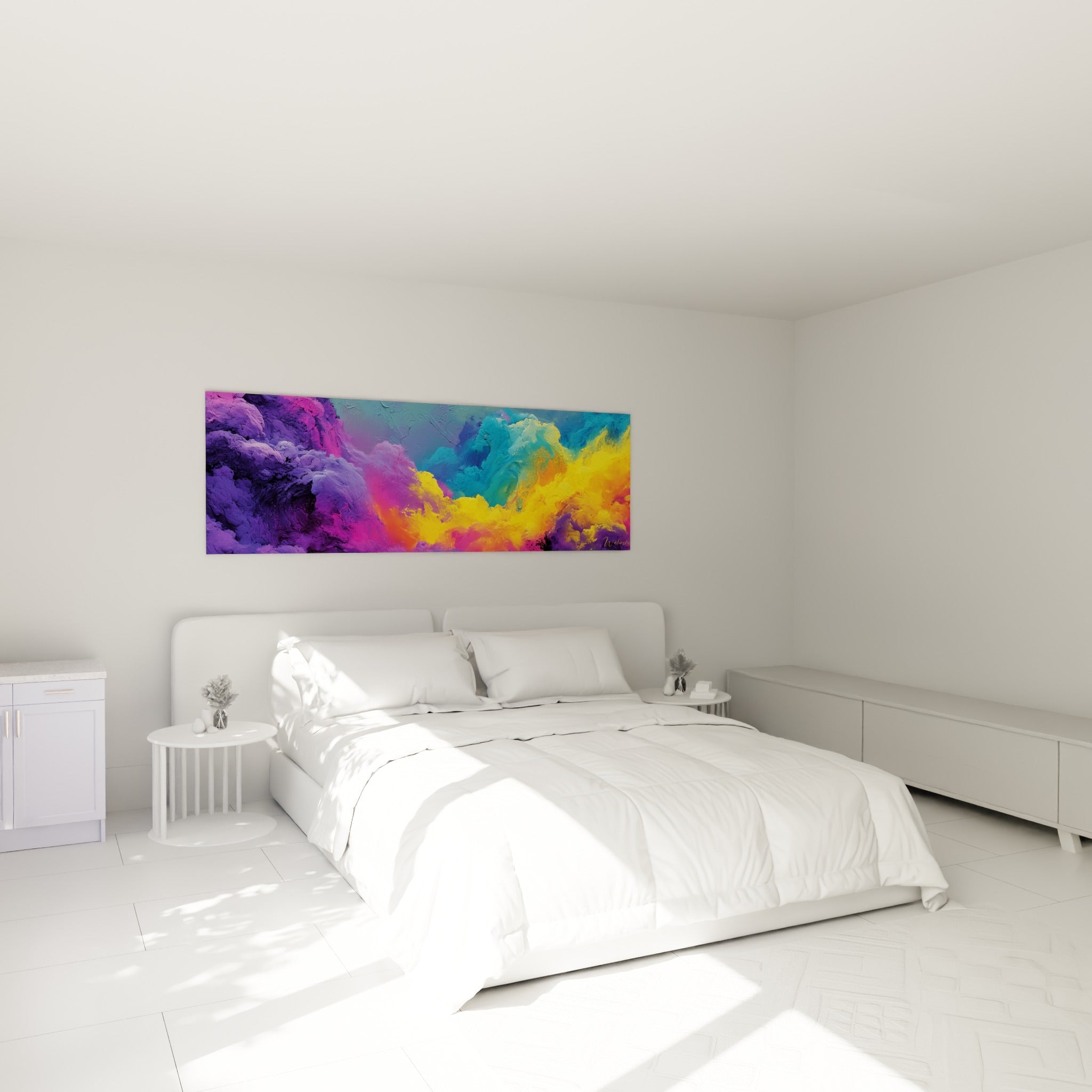 Volutes violettes et turquoise d'un tableau abstrait accrochées au-dessus d'un lit dans une chambre claire
