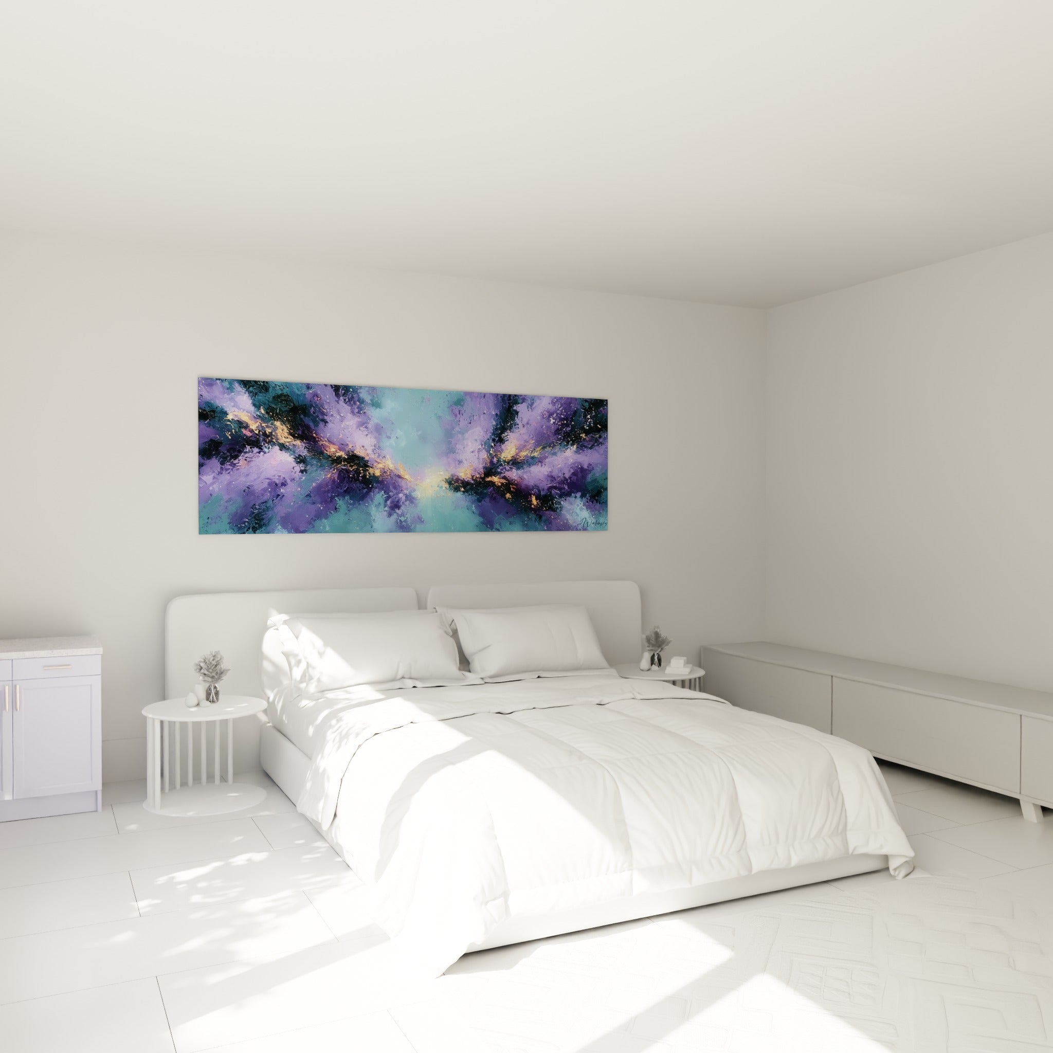 Explosion stellaire violette et ocre doré au-dessus d'un lit dans une chambre claire et épurée