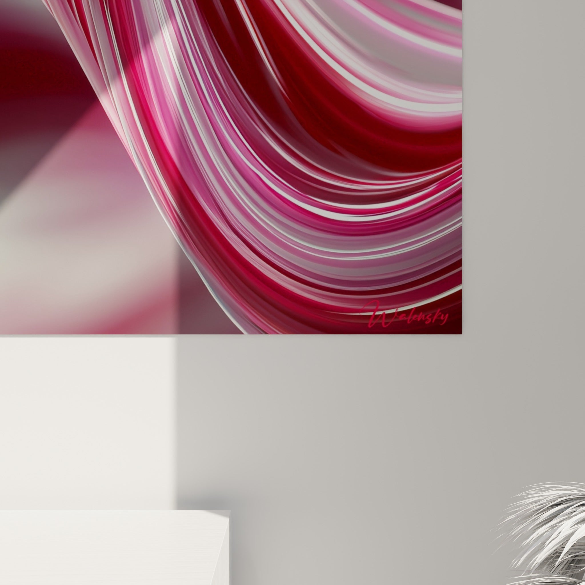Détail artistique abstrait montrant les fines striures blanches et le grain bordeaux de l'impression