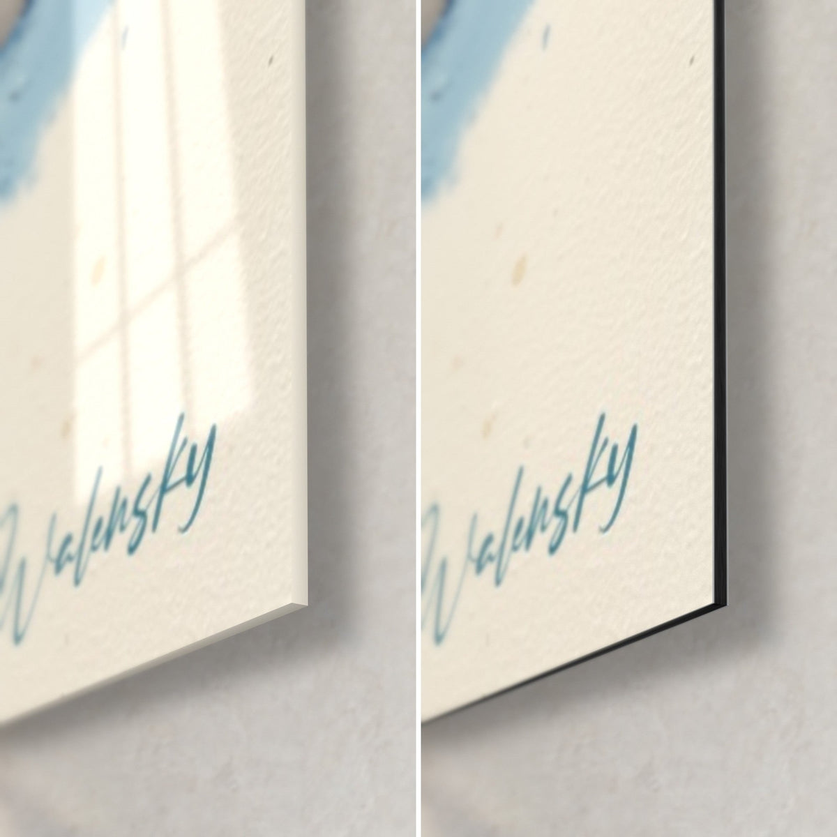 Tableau éclaboussure bleu marine, coin bas droit signé Walensky en turquoise, verre brillant à gauche, Dibond mat à droite