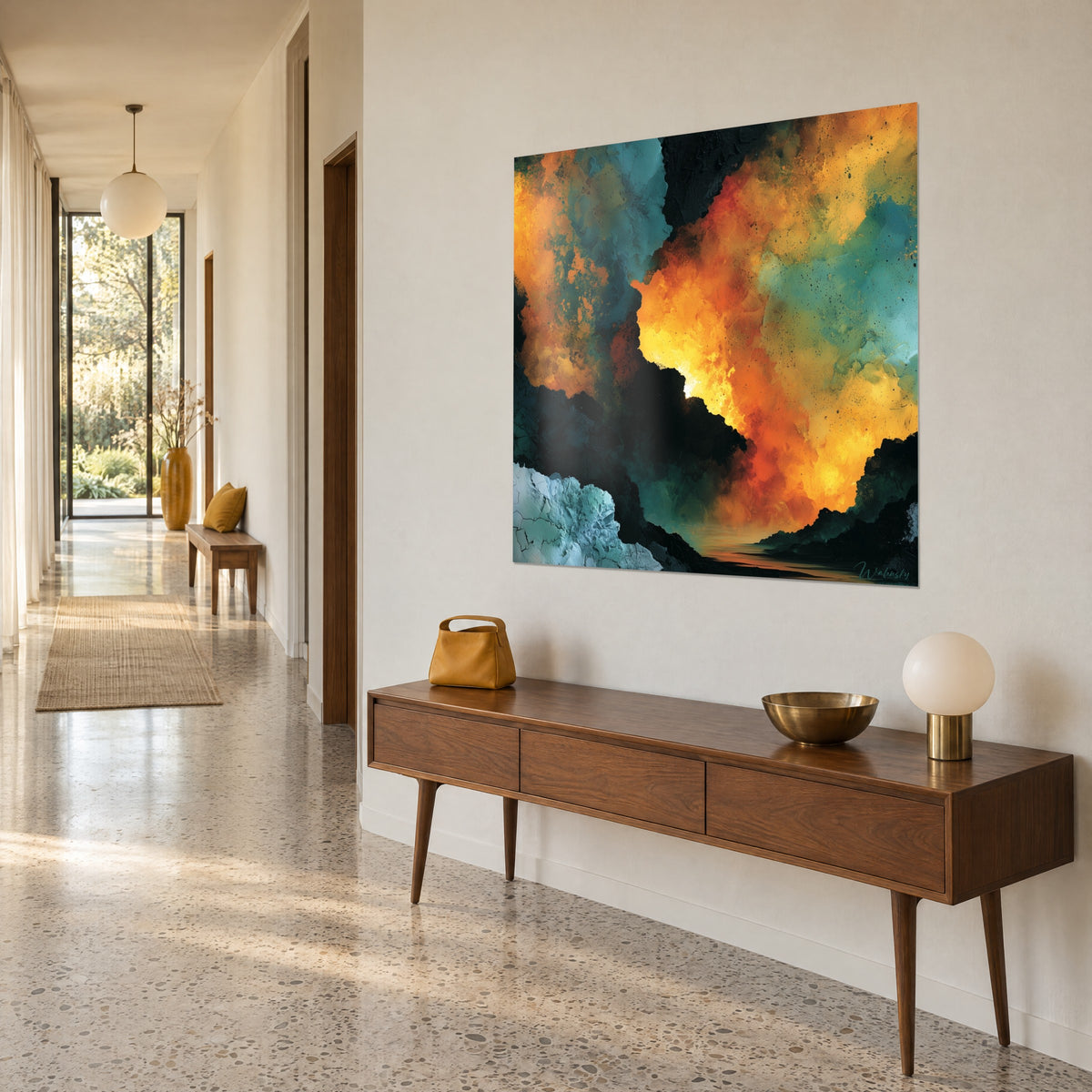 Quadro fornace celeste con volute arancio e gialle su fondo blu petrolio, appeso di tre quarti in un corridoio