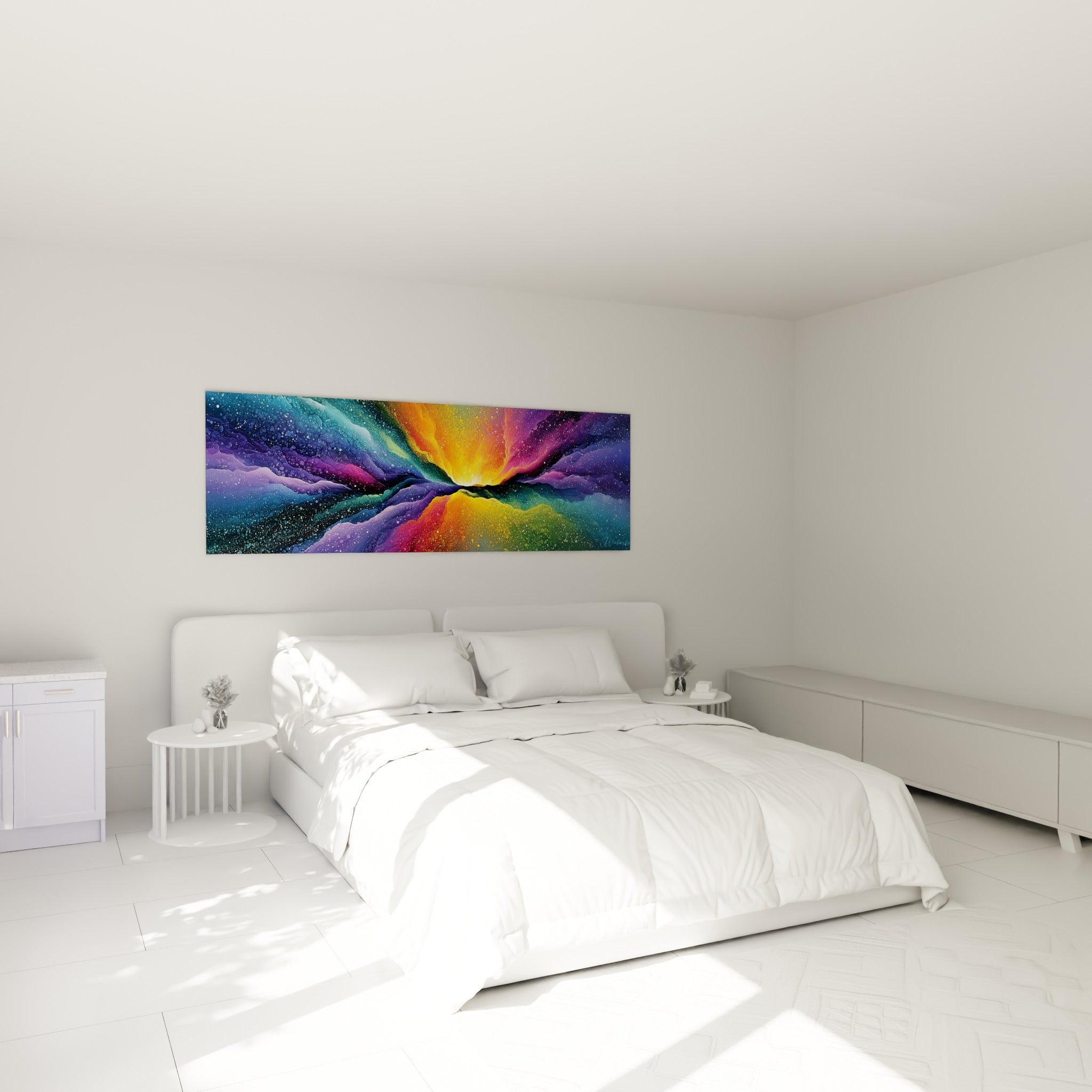 Lumière orangée irradiante de ce tableau artistique abstrait violet, accrochée au-dessus d'un lit dans une chambre claire