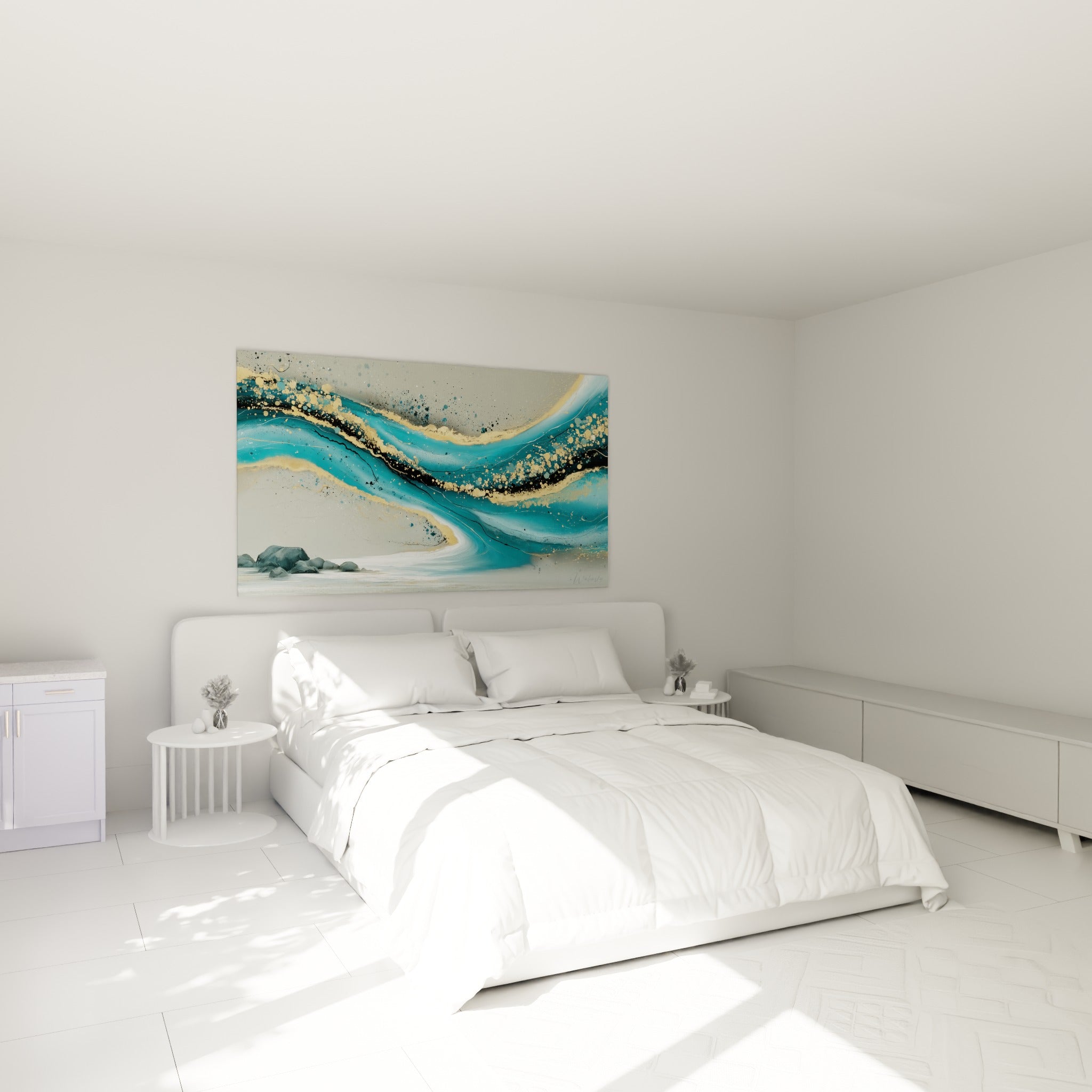 Marée turquoise ponctuée d'éclats dorés et de rochers gris, accrochée au-dessus d'un lit dans une chambre claire