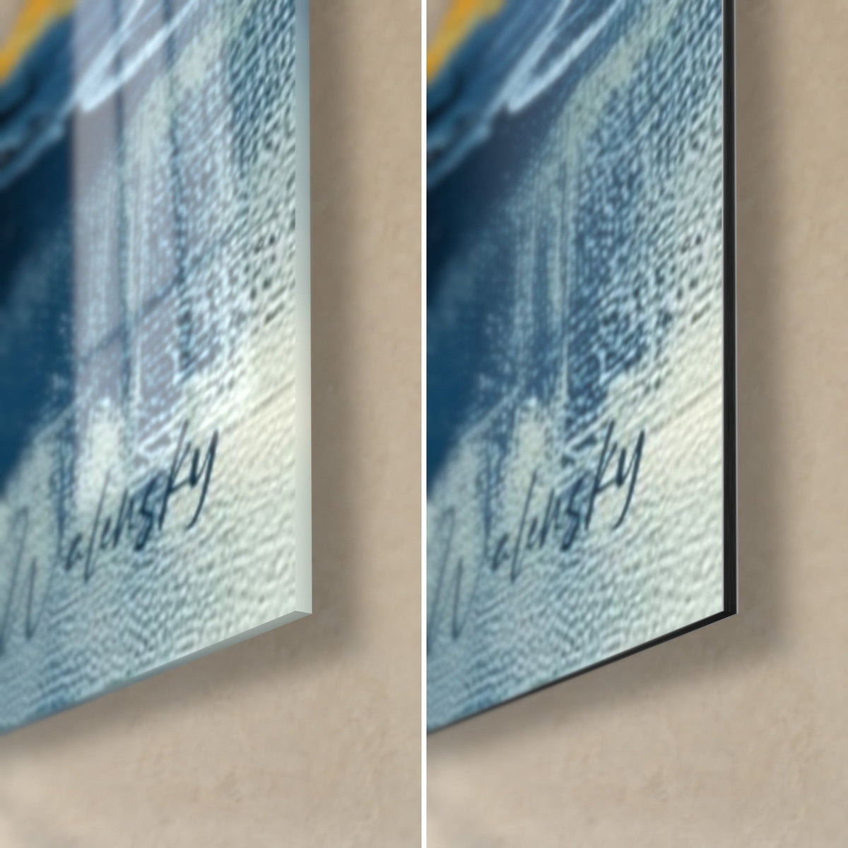 Tableau taches ambrées et bleu nuit, coin bas droit : verre acrylique brillant à gauche, Dibond noir mat à droite, tranche 3 mm