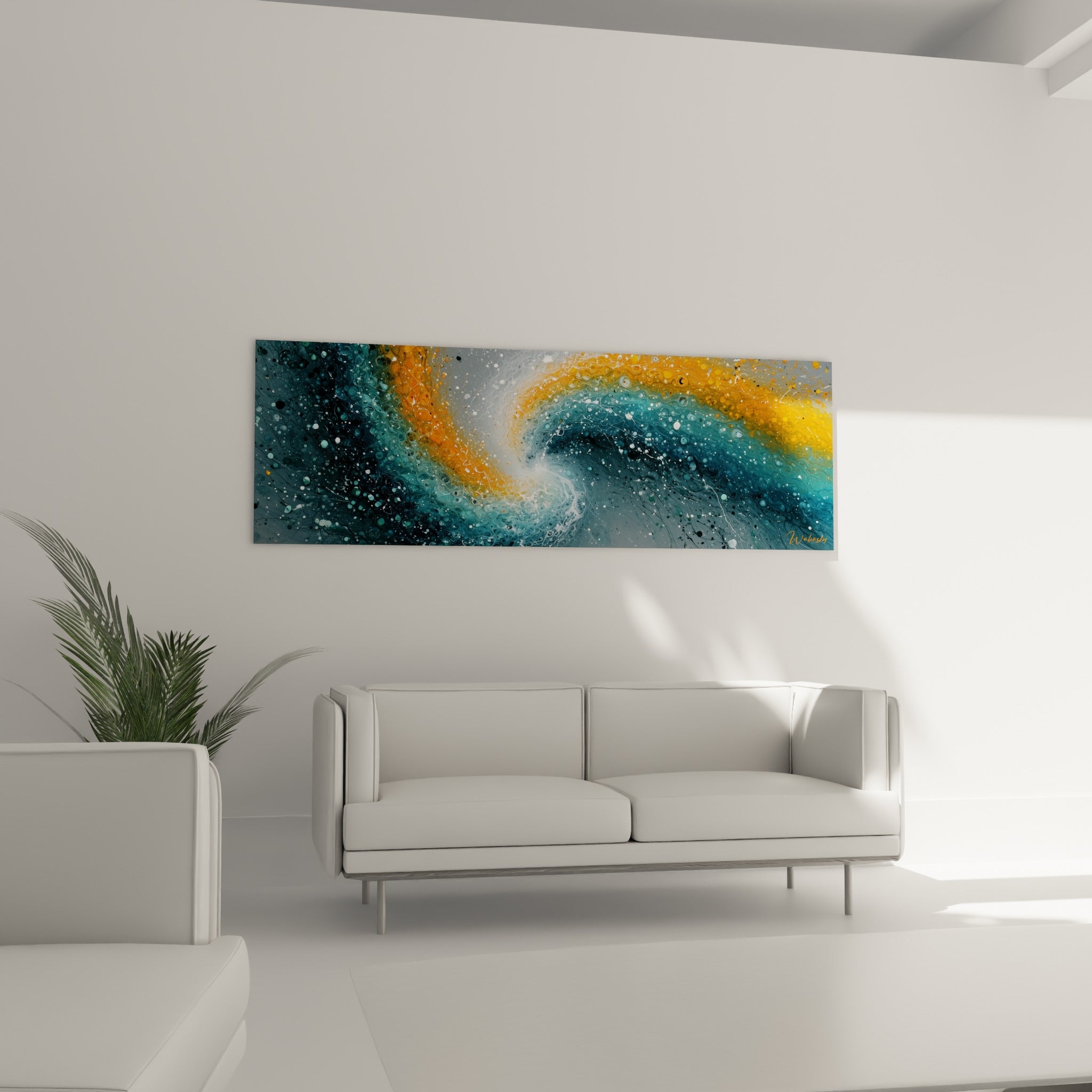 Mouvement spiralé bleu profond et orange doré, tableau abstrait au-dessus d'un canapé dans un salon lumineux