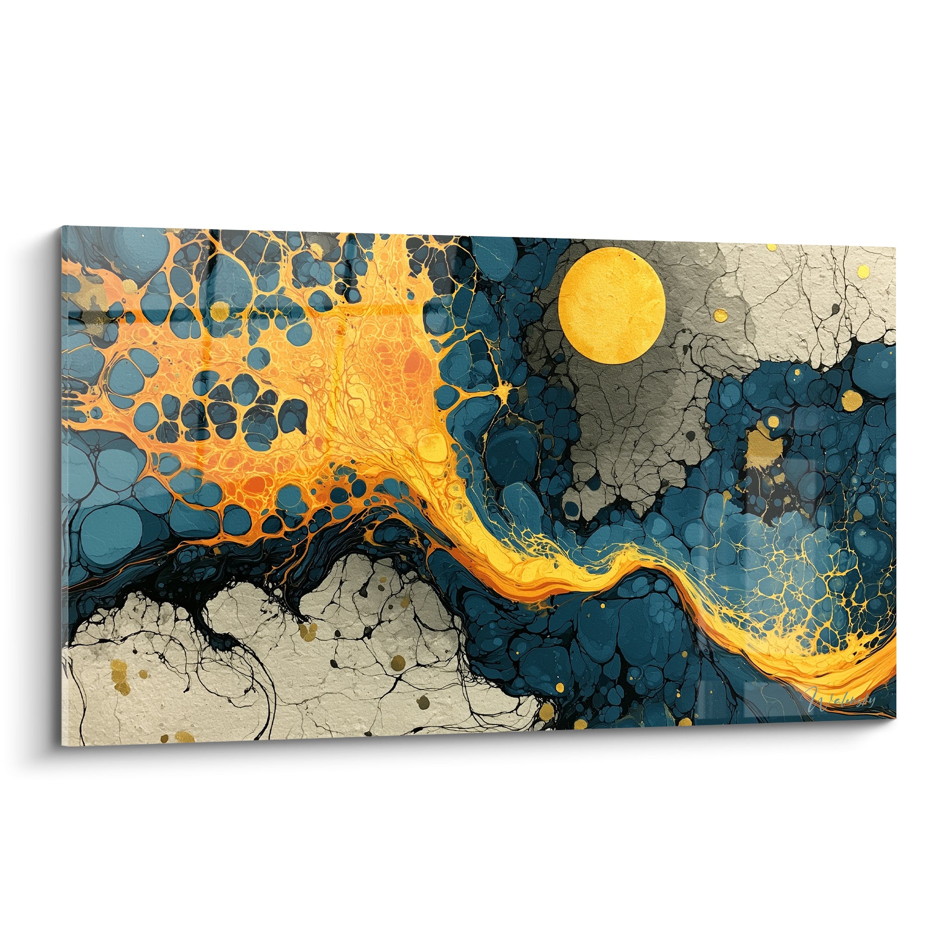 Coulée dorée sinueuse traversant des cellules bleu pétrole sur ce tableau artistique abstrait texturé