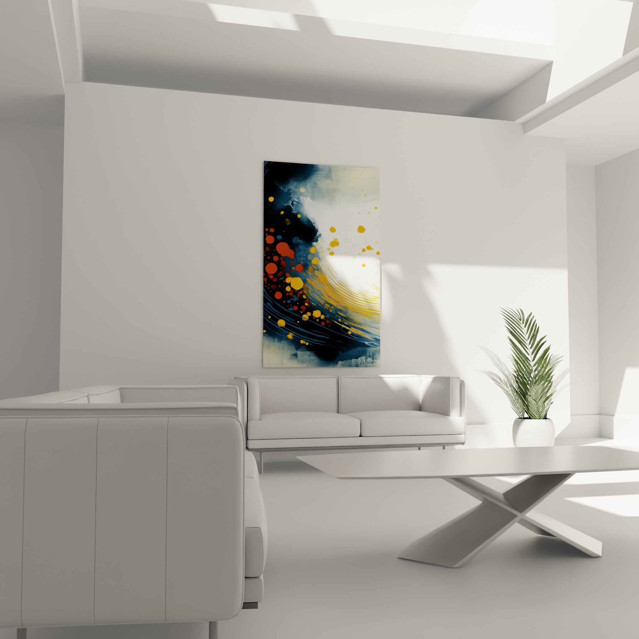 Éclats dorés et terracotta sur fond bleu marine profond au-dessus d'un canapé dans un salon lumineux
