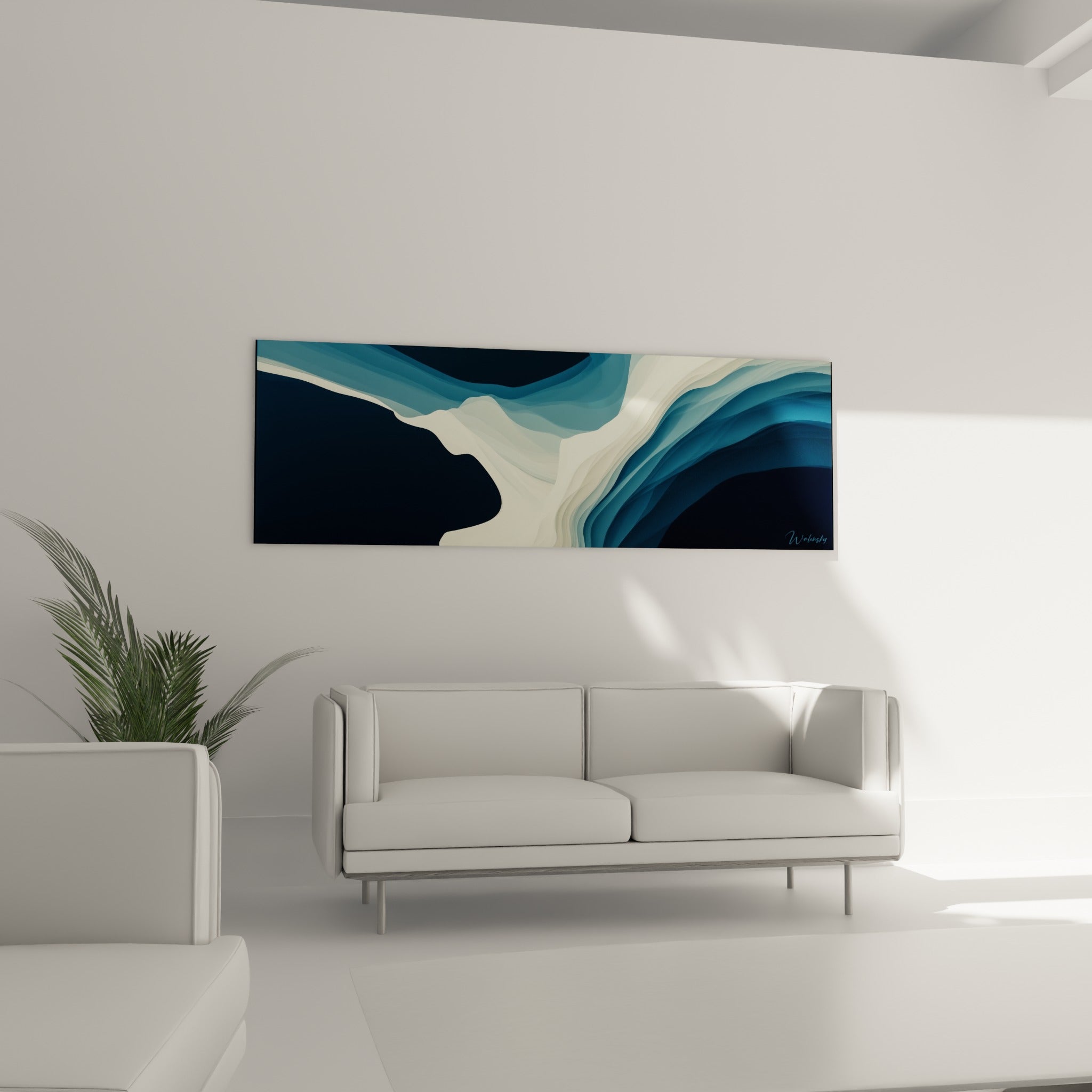 Strates ondoyantes bleu turquoise et ivoire suspendues au-dessus d'un canapé dans un salon lumineux