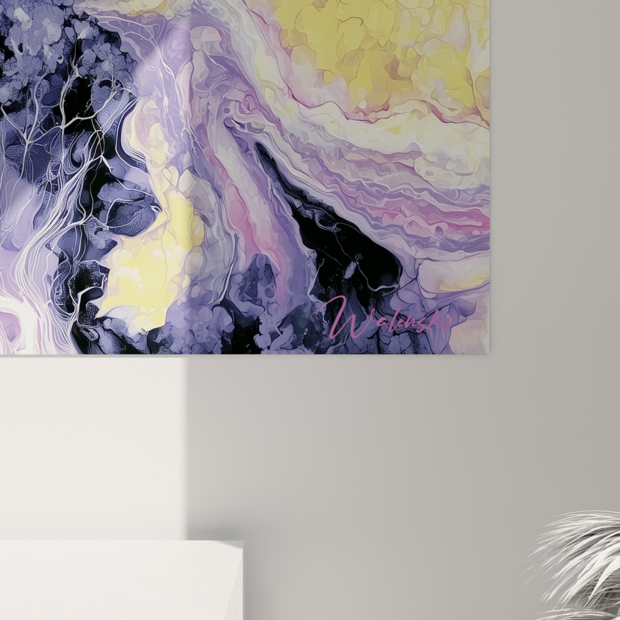 Détail des coulures fuchsia et des empâtements anthracite révélant la matière de cette peinture abstraite