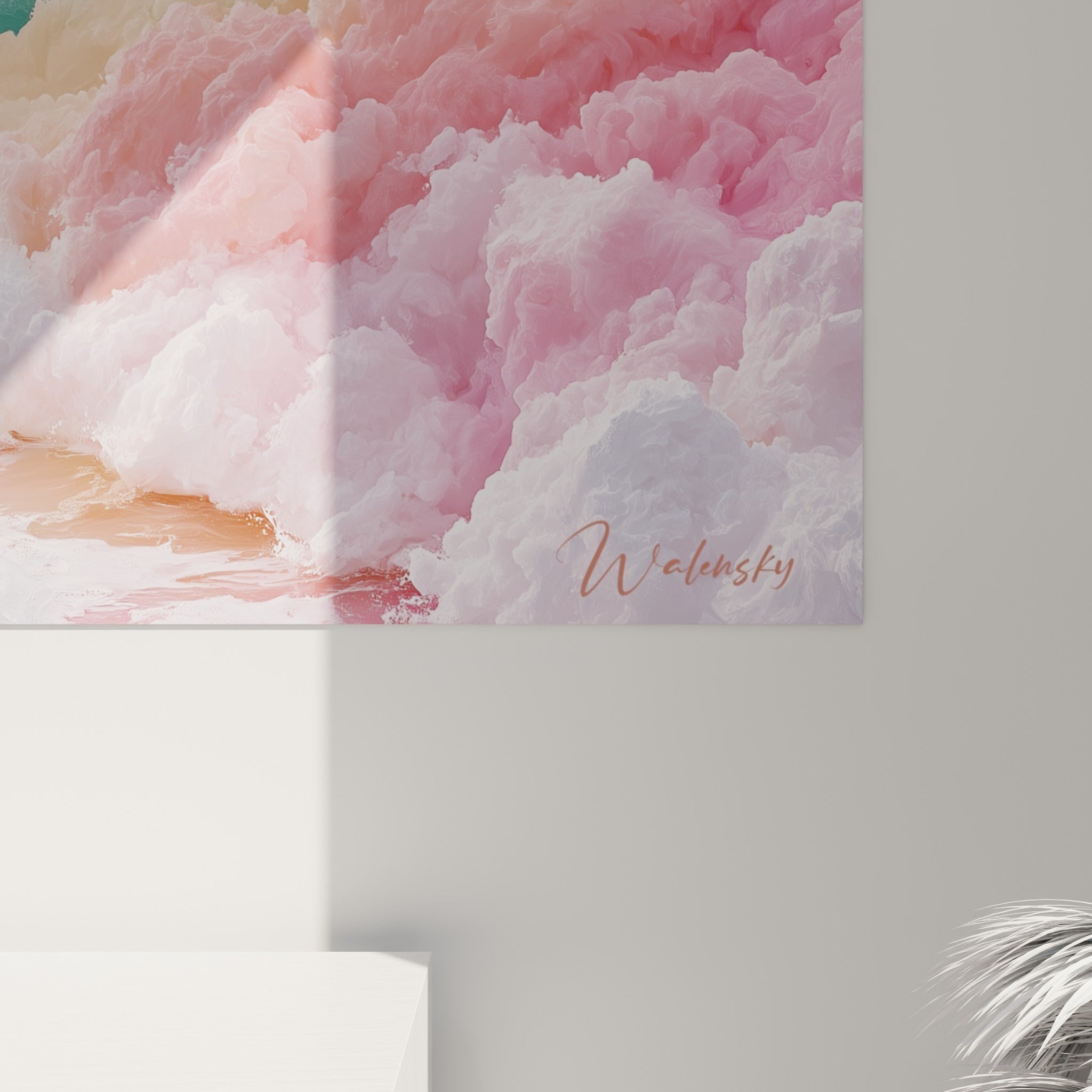 Détail de la texture cotonneuse rose, turquoise et dorée de la vague, grain fin et coulures de couleurs mêlées