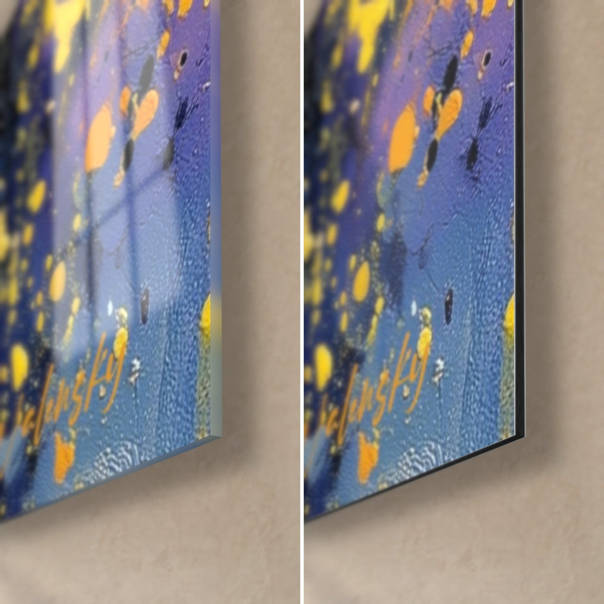 Tableau gerbe de pigments jaune d'or et indigo, coin bas droit : verre acrylique brillant à gauche, Dibond mat à droite, tranche 3 mm