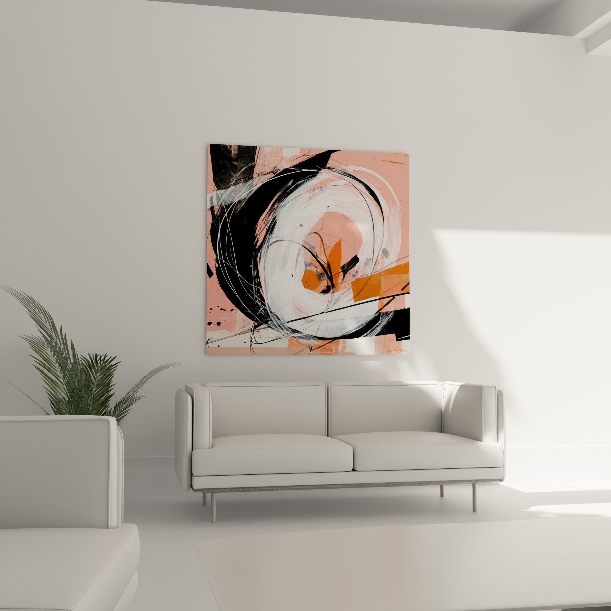 Composition tourbillonnante rose et noire avec accents dorés, au-dessus d'un canapé dans un salon lumineux