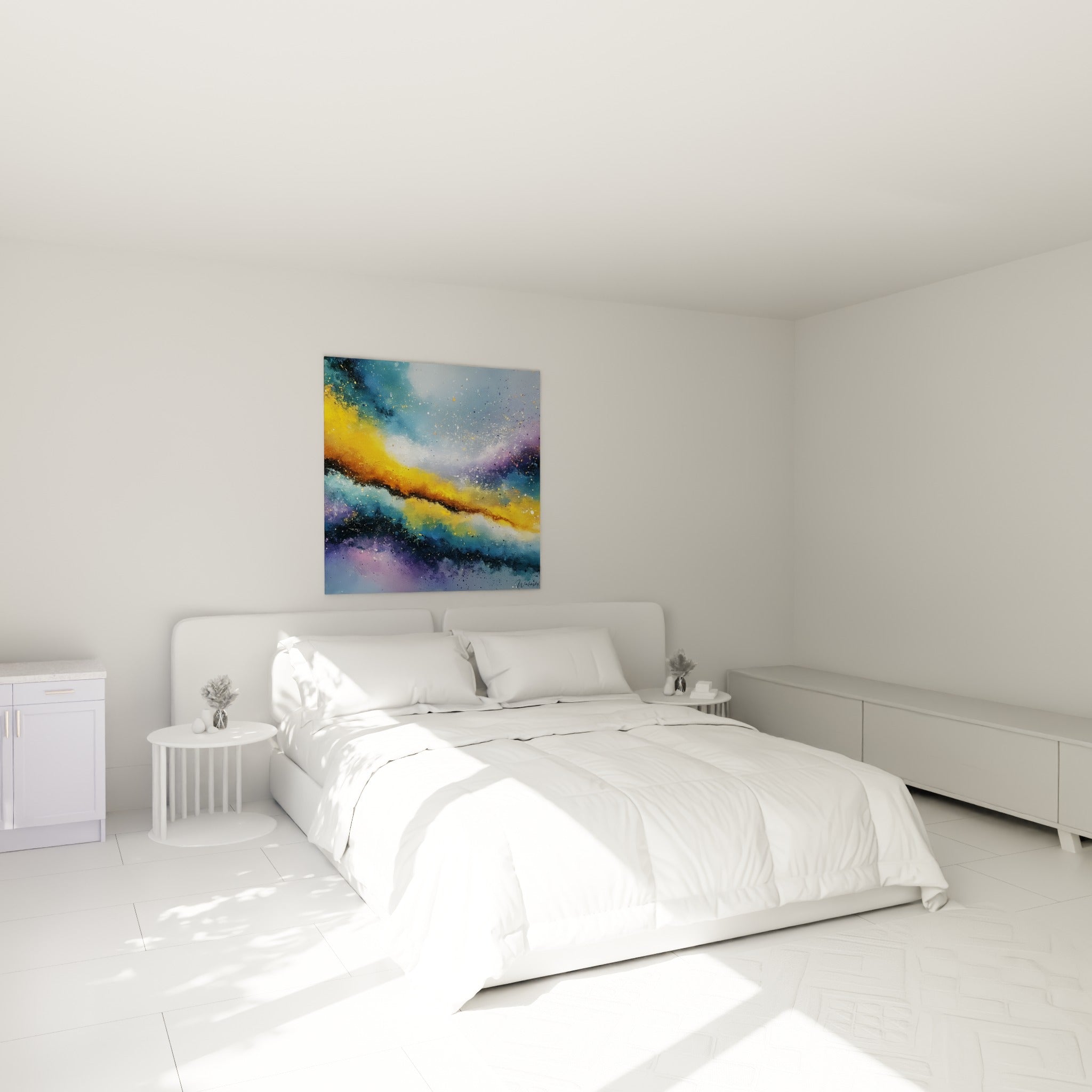 Traînée dorée et bleu marine d'une nébuleuse abstraite, au-dessus d'un lit dans une chambre claire