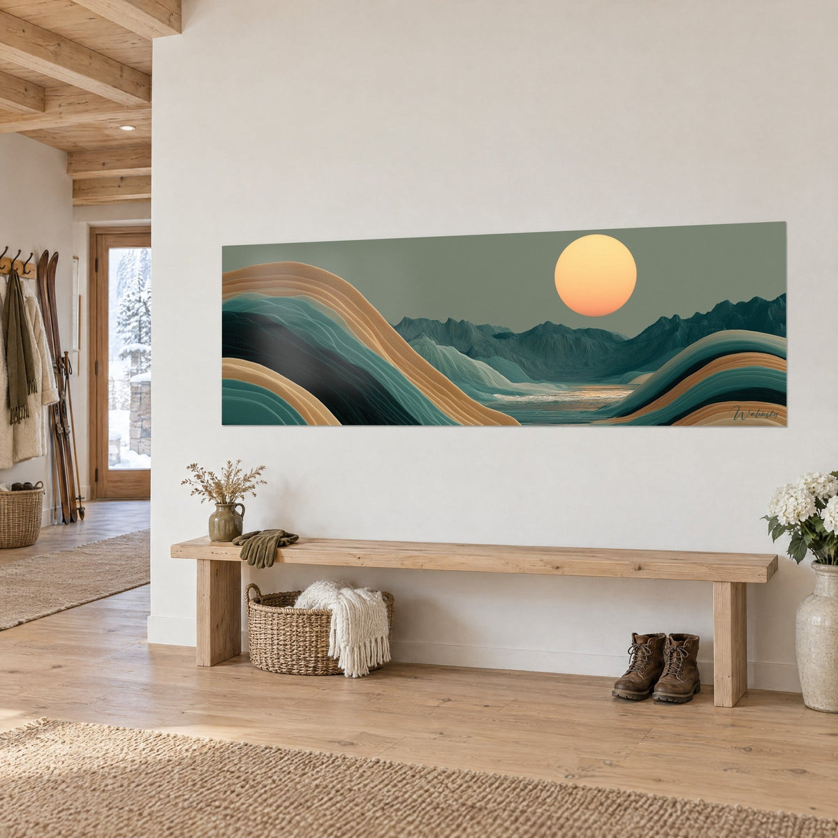Tableau crêtes vert-de-gris sous un disque solaire abricot, vagues ocre en relief, accroché dans une entrée en bois de chalet