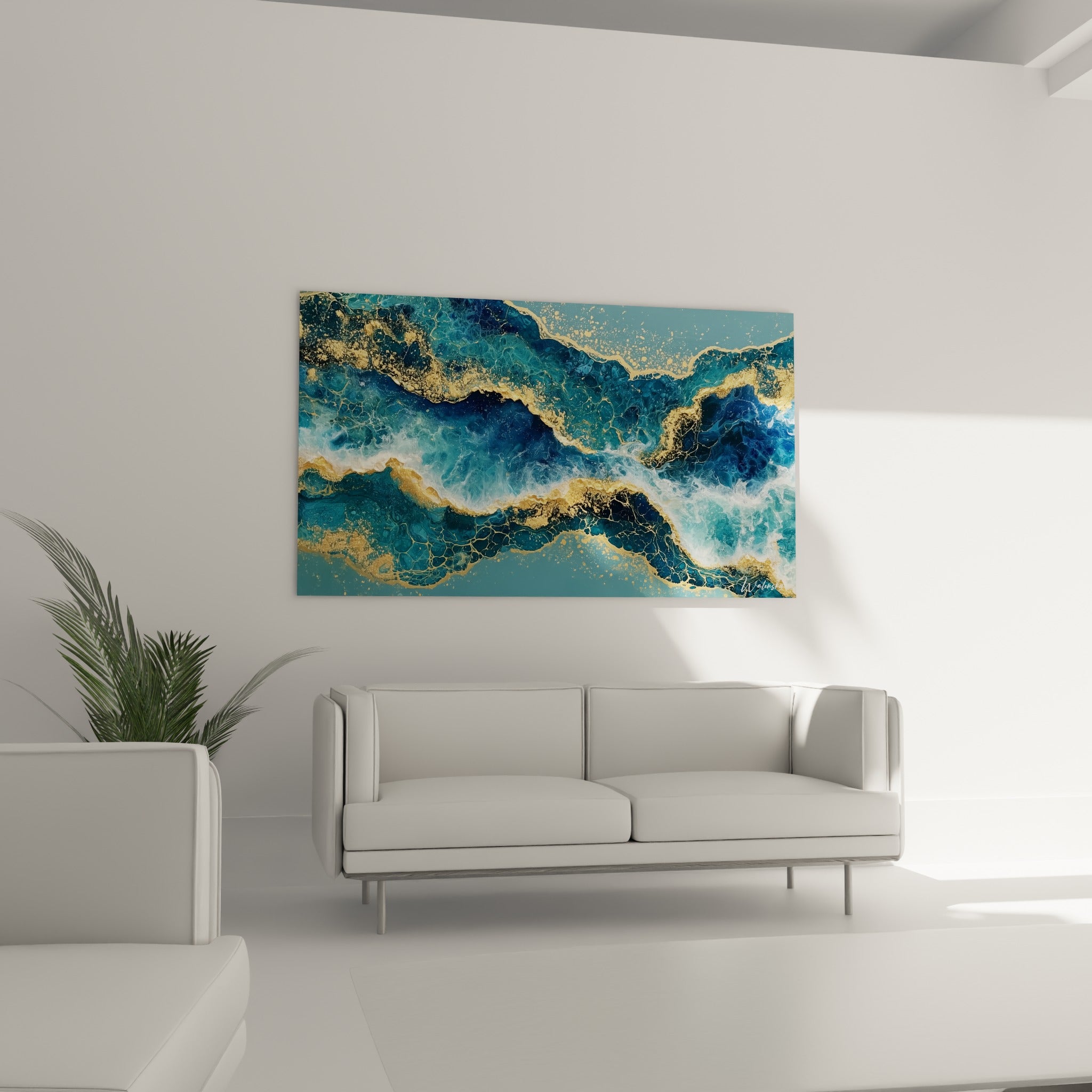 Vagues turquoise et dorées au-dessus d'un canapé dans un salon lumineux