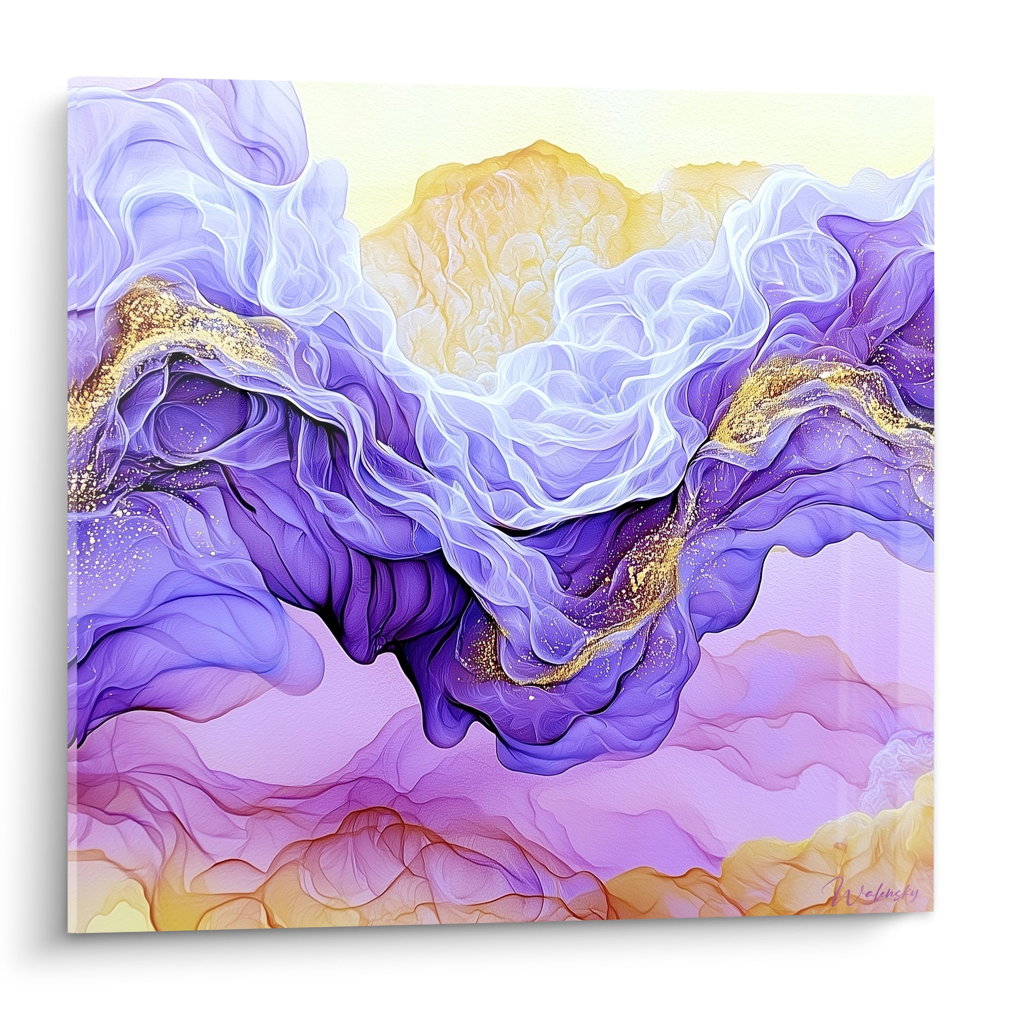 Volutes violettes et dorées ondulant en plein cadre, technique d'encre fluide et éclats métalliques scintillants