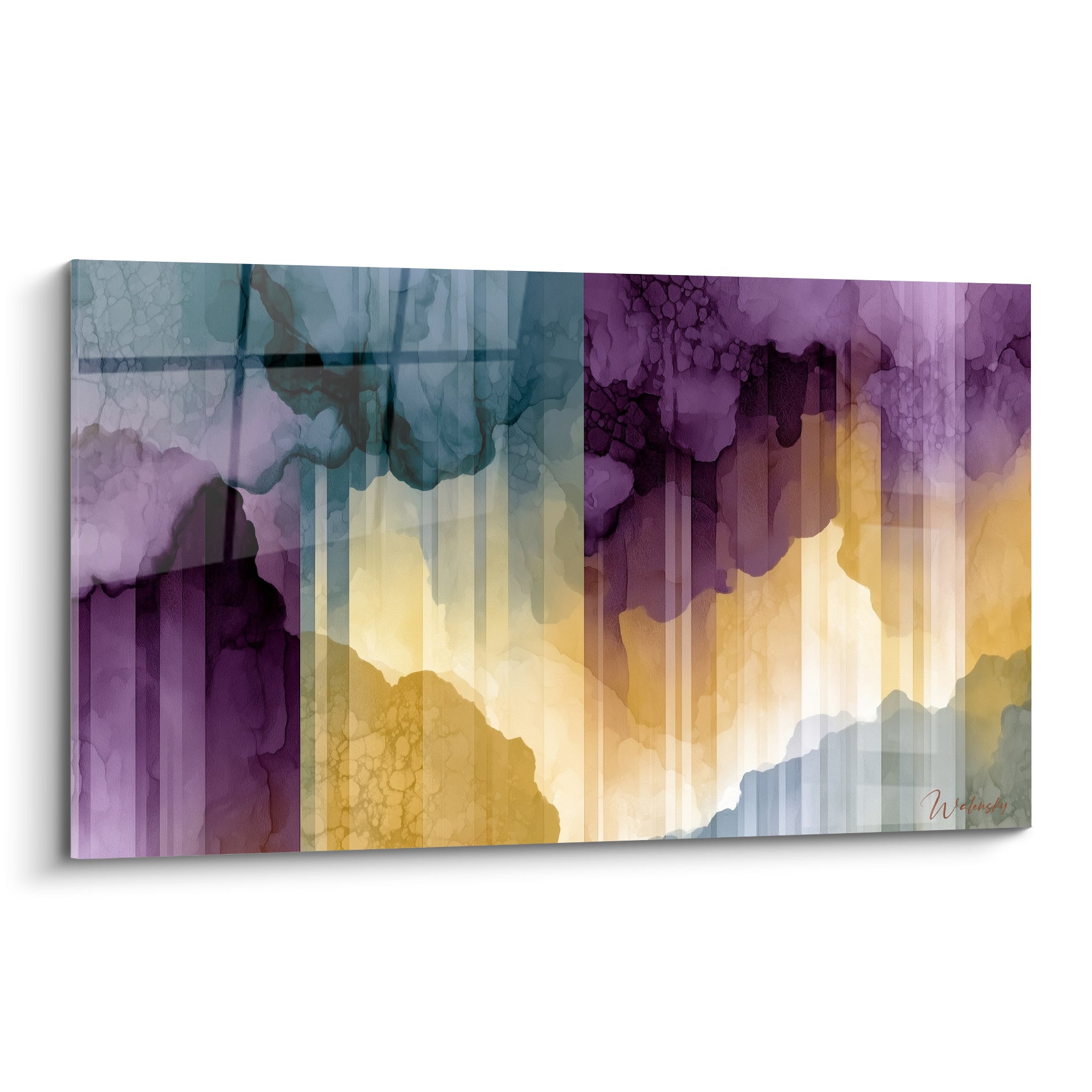 Nuages abstraits violet aubergine et doré miel traversés de fines bandes lumineuses verticales