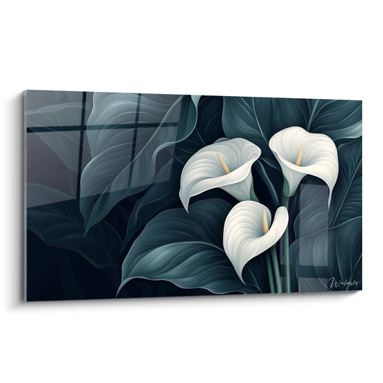Un quadro Arum natura che illustra tre fiori bianchi con petali lisci e foglie verde scuro dettagliate, con effetti di texture morbida e sfumature sottili su uno sfondo scuro.

