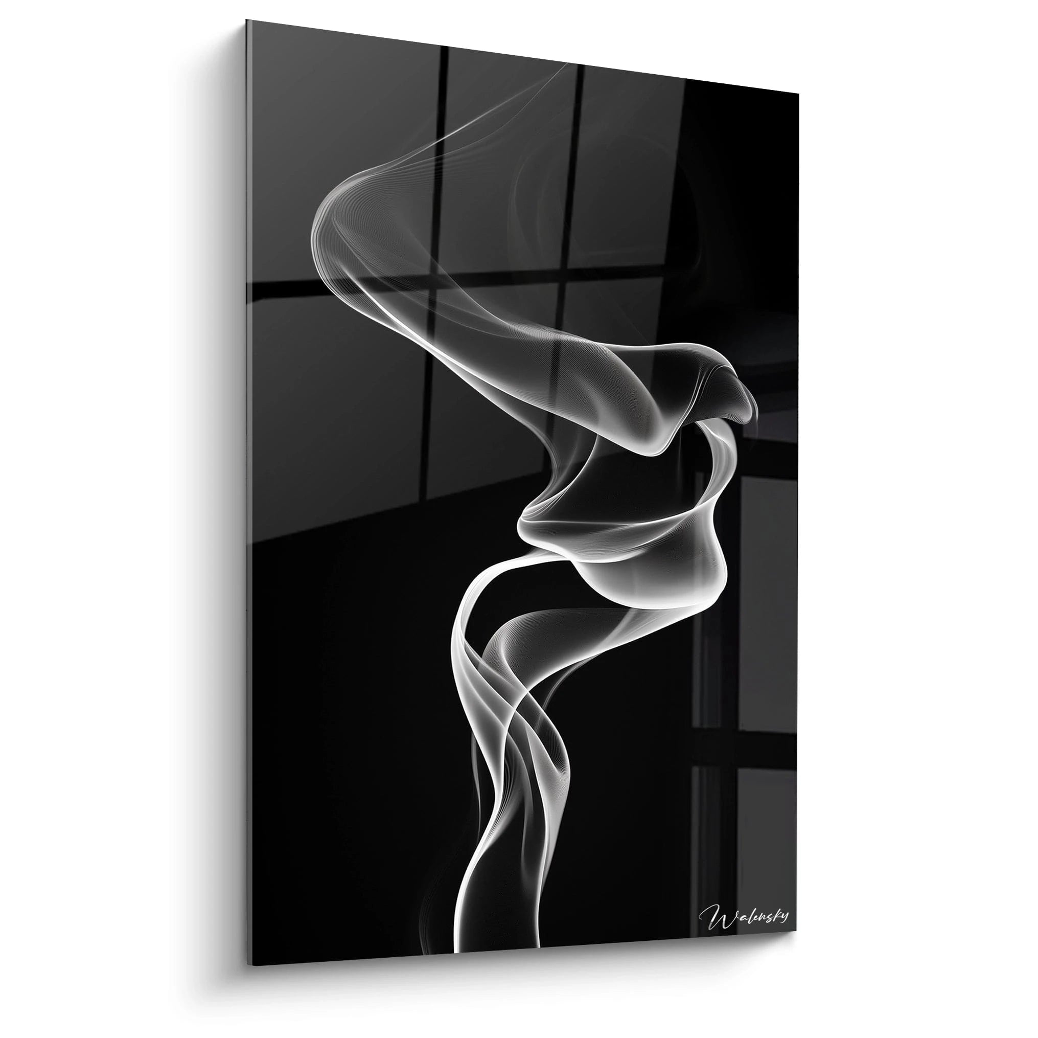 Un tableau abstrait représentant des volutes de fumée blanches en mouvement sur fond noir, avec des lignes fines ondulantes créant une silhouette éthérée aux contours flous et textures vaporeuses.
