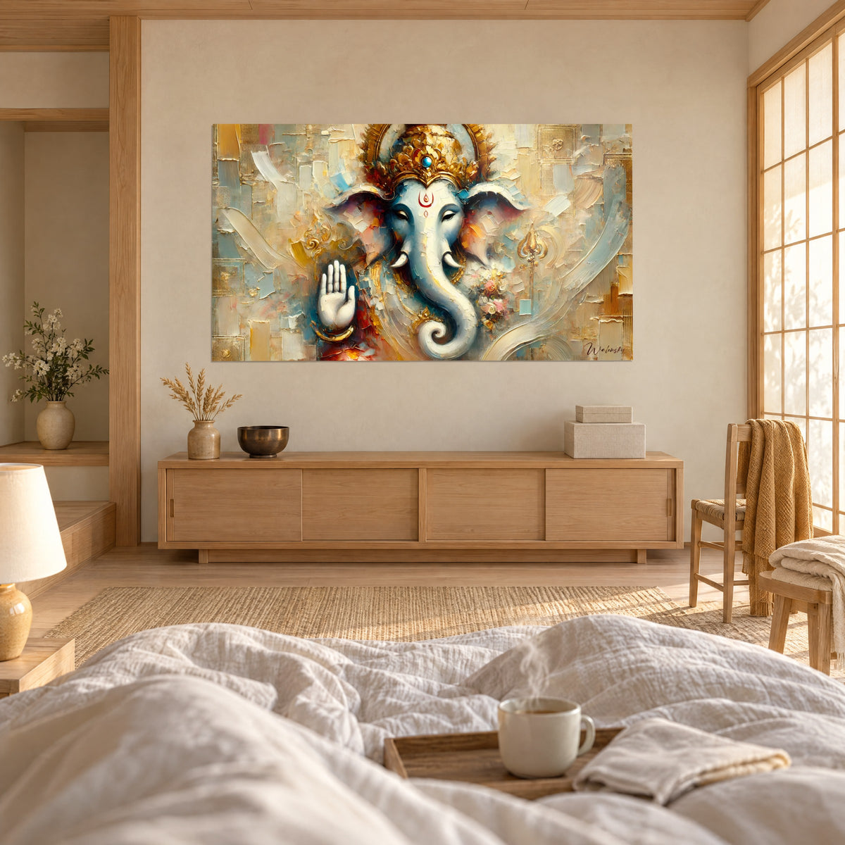 Cuadro Ganesha con marca roja en la frente, trompa blanca enrollada y corona dorada, suaves tonos azul pálido, encima de una cama en un dormitorio claro