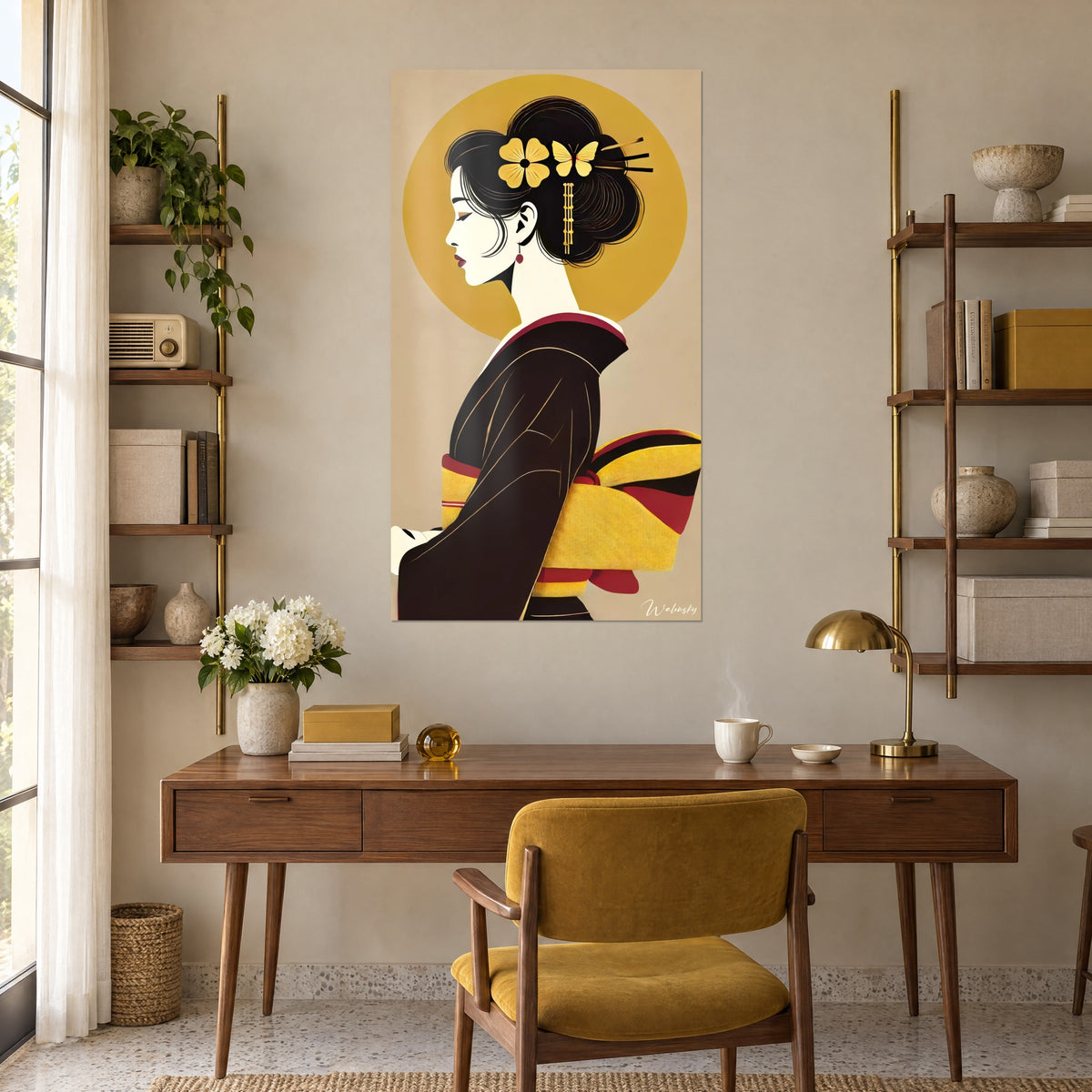 Tableau élégante en kimono chocolat, nœud d'obi jaune et rouge sur fond sable, au mur d'un bureau en bois chaleureux