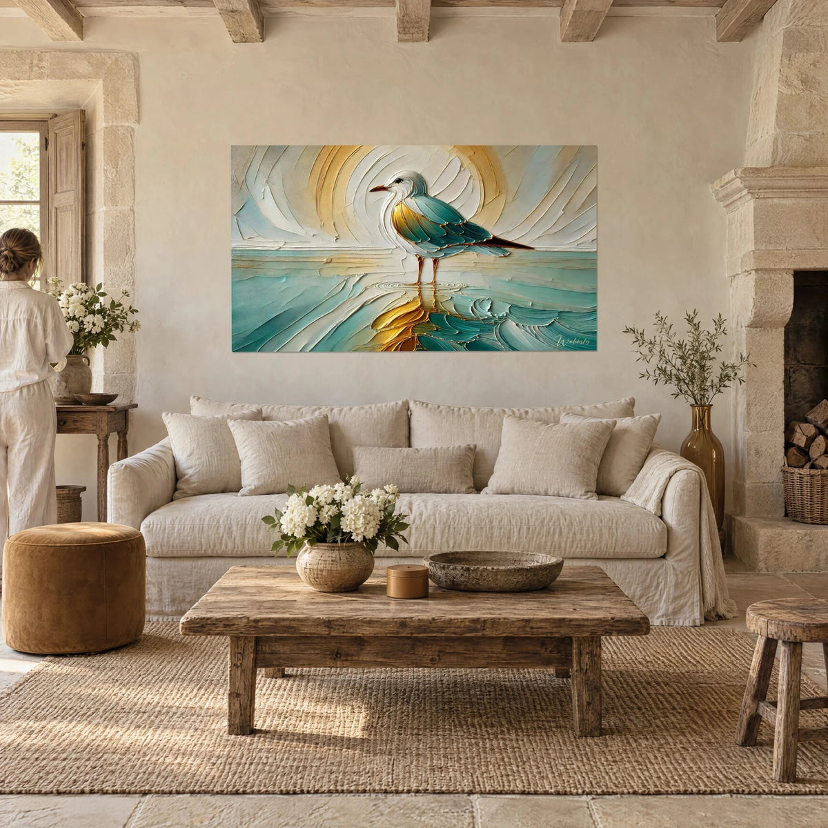 Tableau mouette posée sur l'eau turquoise, reflet doré et soleil crème, au-dessus d'un canapé dans un salon lumineux