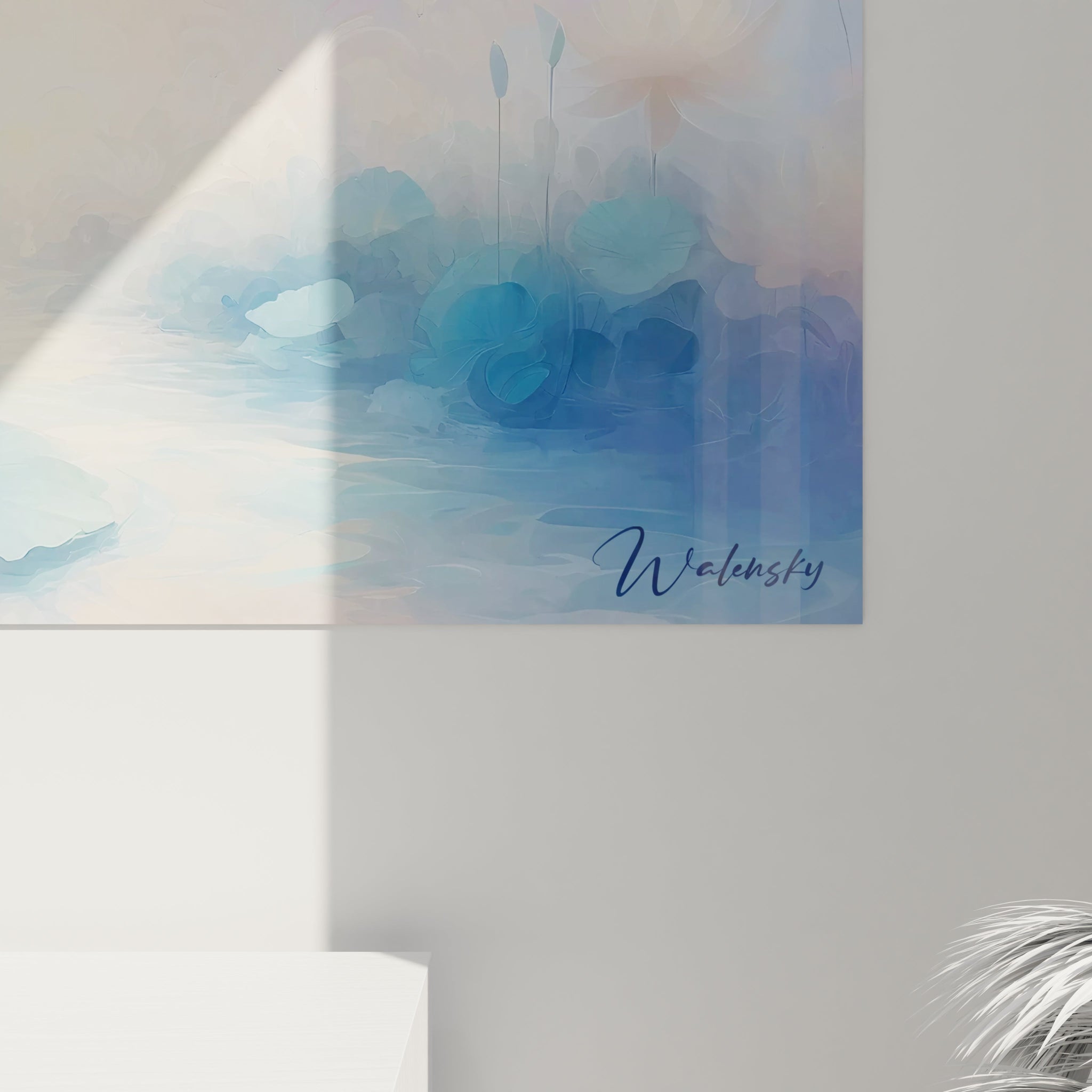 Un tableau abstrait d'étang de lotus avec des fleurs blanches lumineuses et des feuilles circulaires bleu-turquoise. Les textures floues et diaphanes créent un effet de brume sur fond dégradé bleu pâle et rose-doré.
